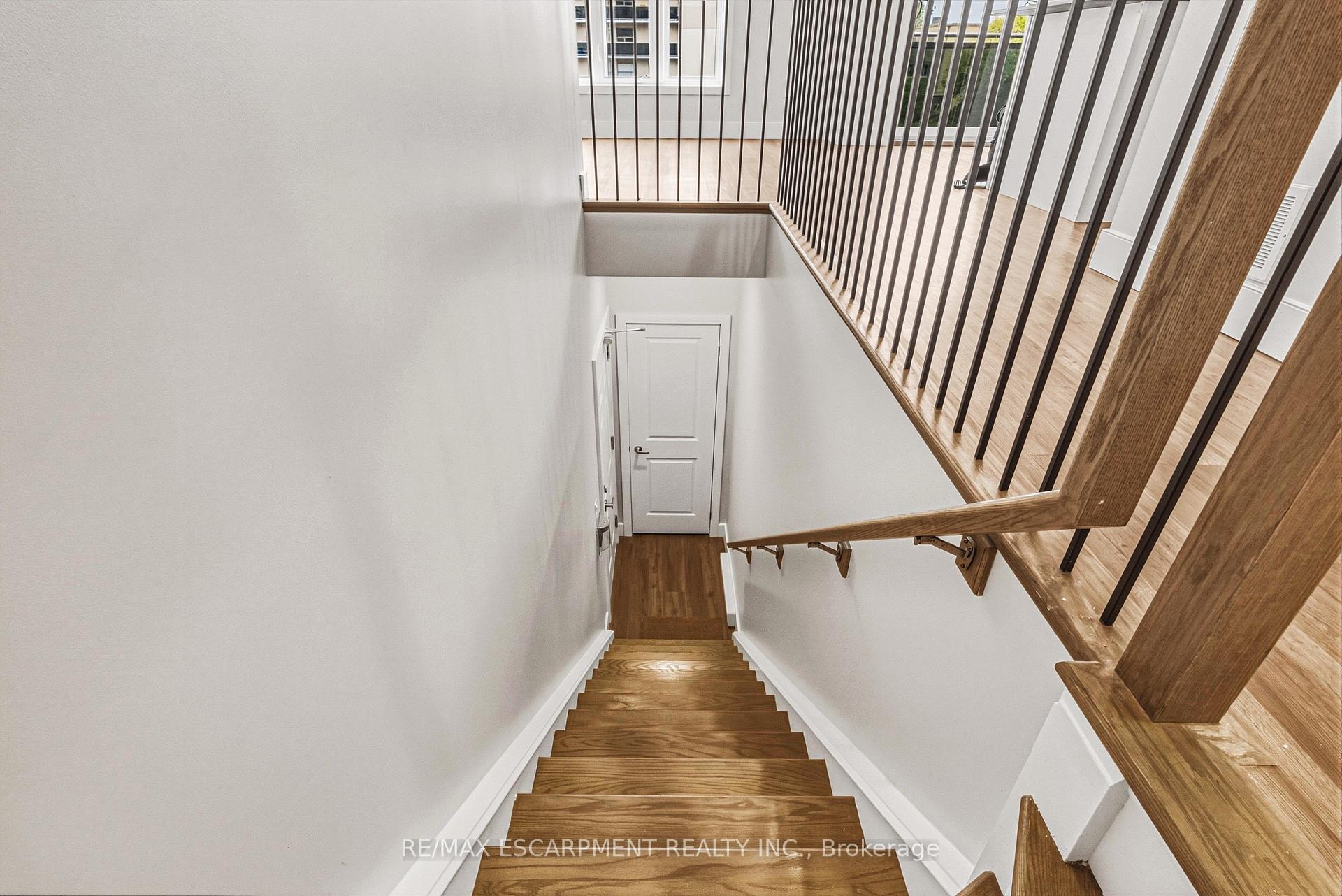 Photo 3 of Unit 211, 2061 Prospect Street, Burlington, Brant — HOMEH