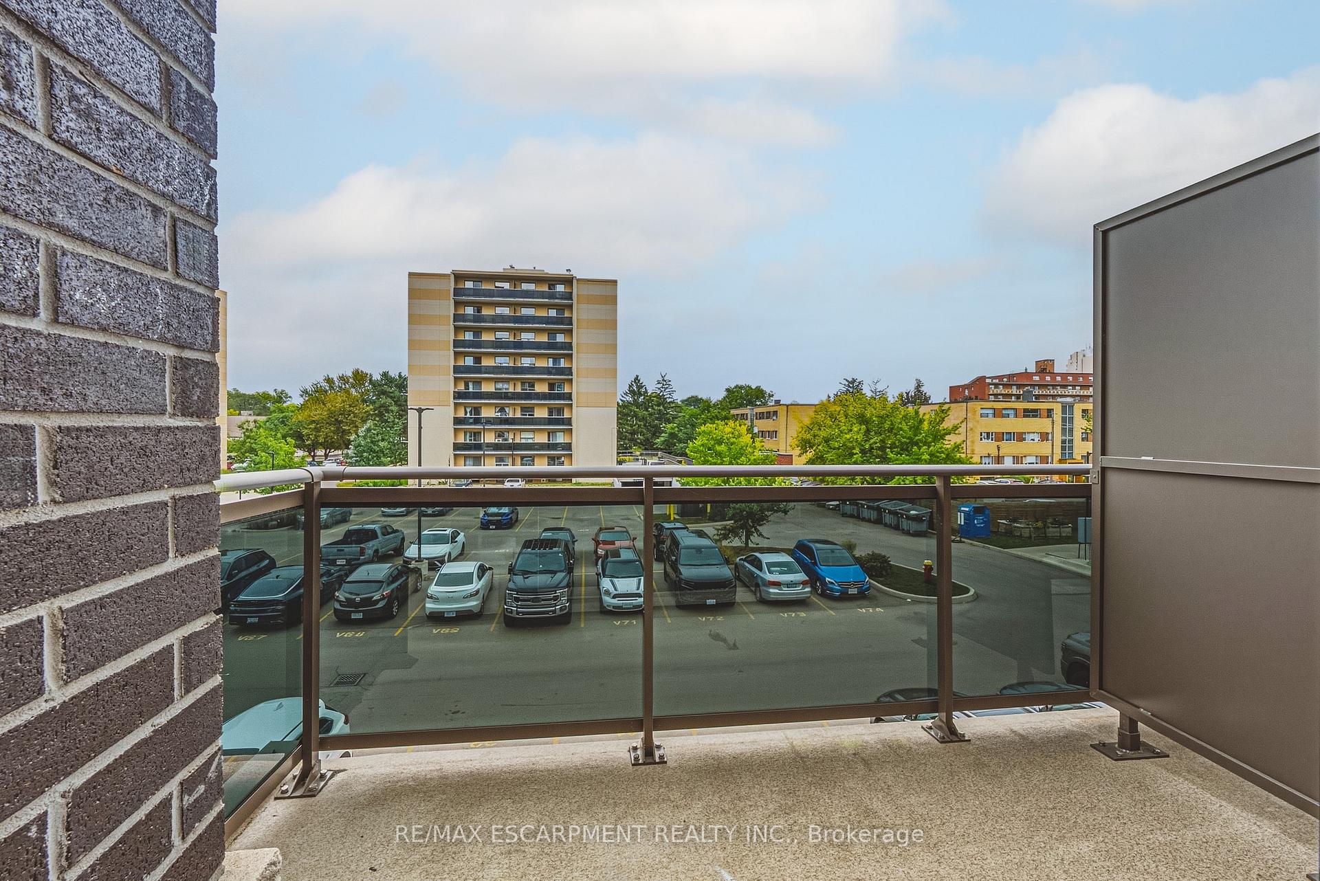 Photo 9 of Unit 211, 2061 Prospect Street, Burlington, Brant — HOMEH