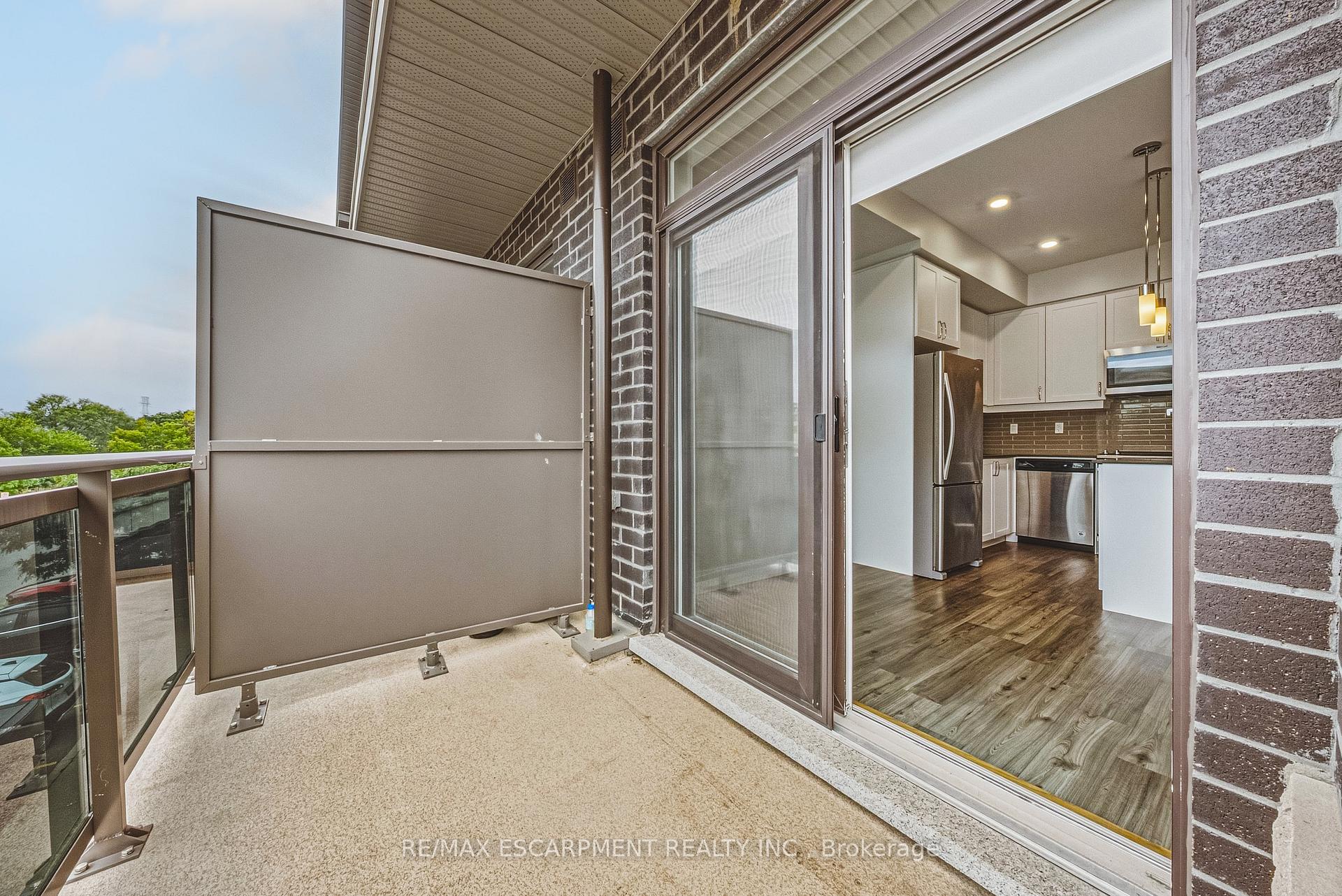 Photo 10 of Unit 211, 2061 Prospect Street, Burlington, Brant — HOMEH
