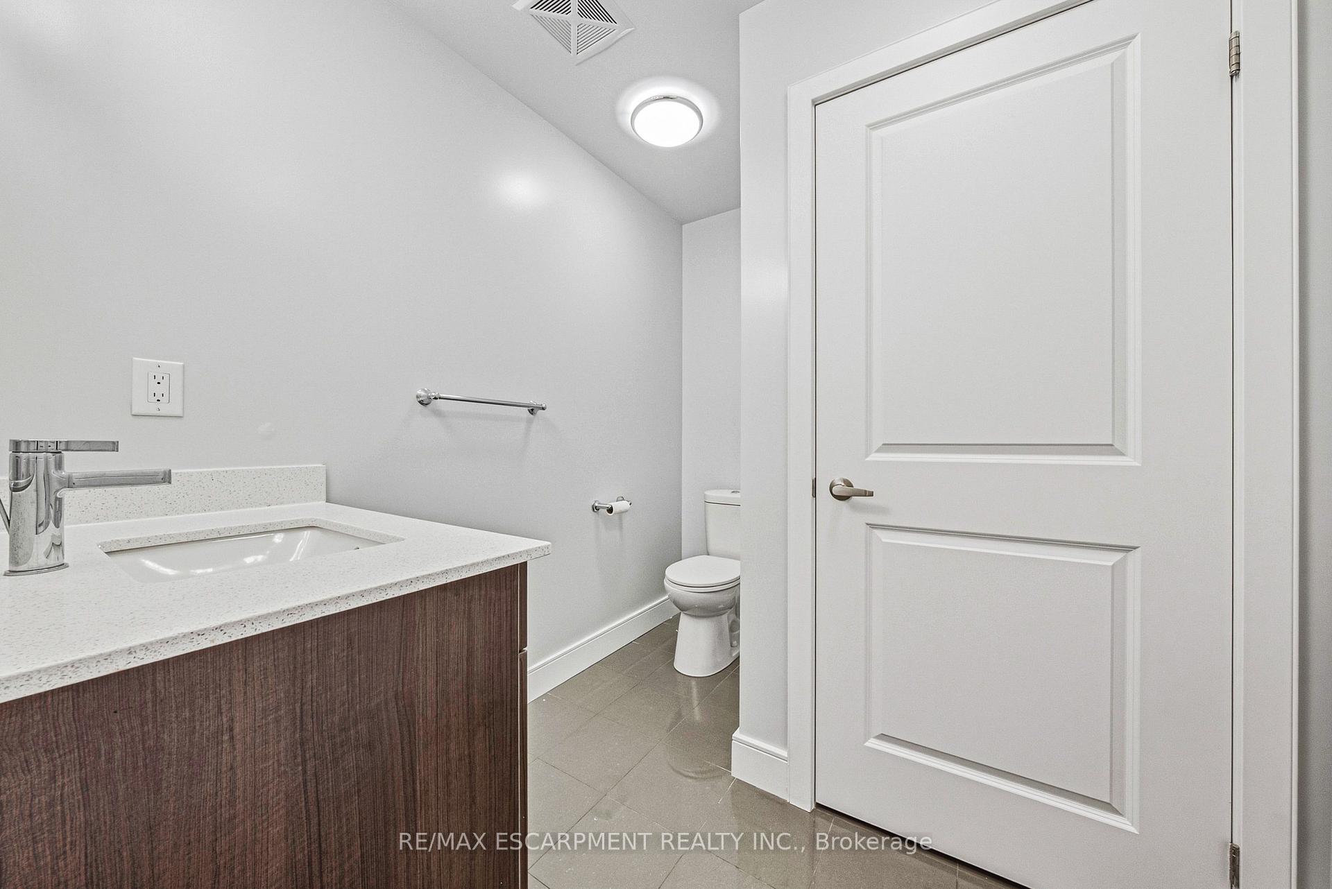 Photo 12 of Unit 211, 2061 Prospect Street, Burlington, Brant — HOMEH