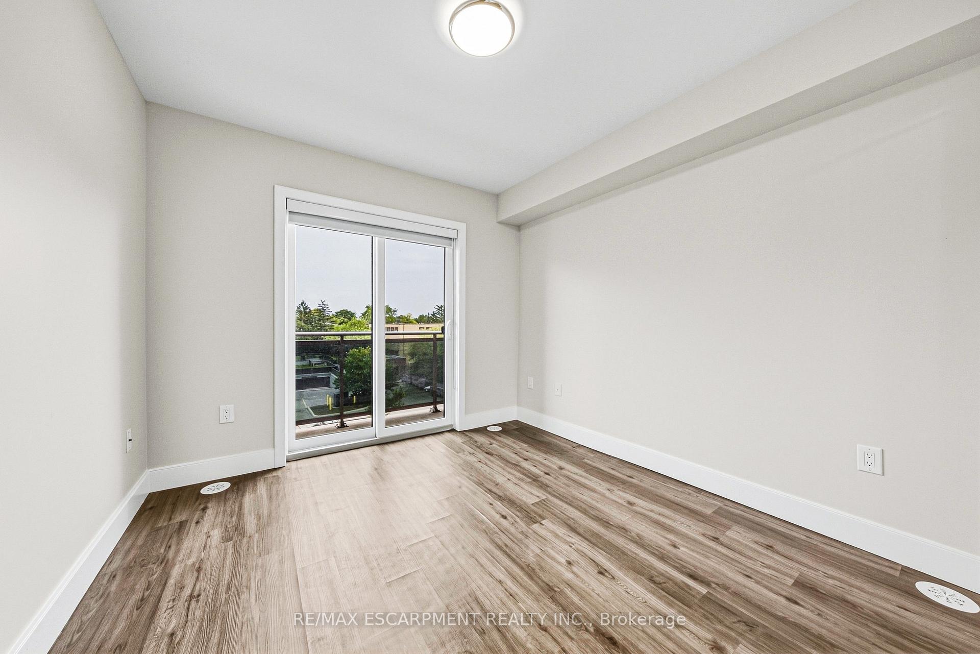 Photo 14 of Unit 211, 2061 Prospect Street, Burlington, Brant — HOMEH