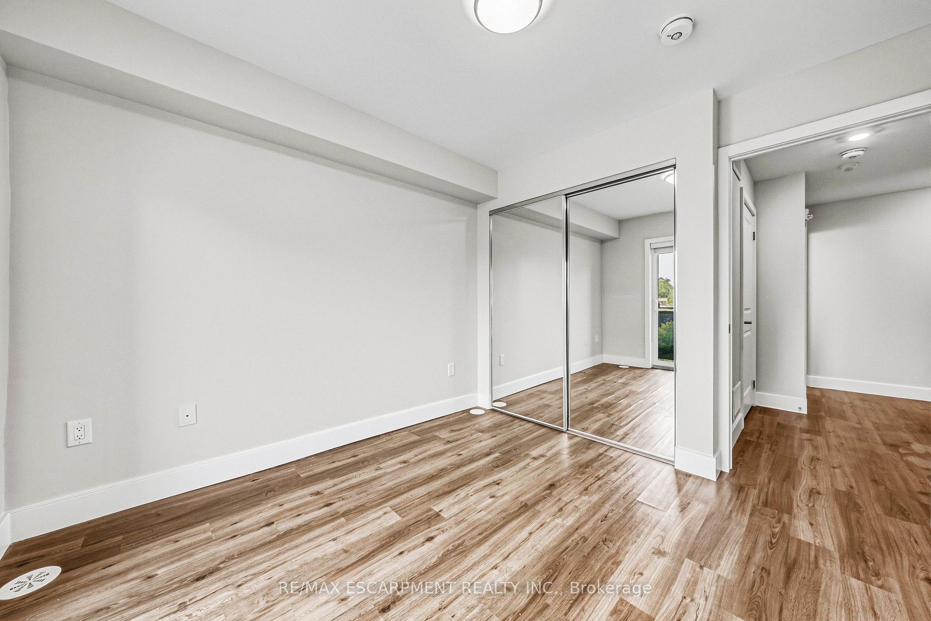 Photo 15 of Unit 211, 2061 Prospect Street, Burlington, Brant — HOMEH