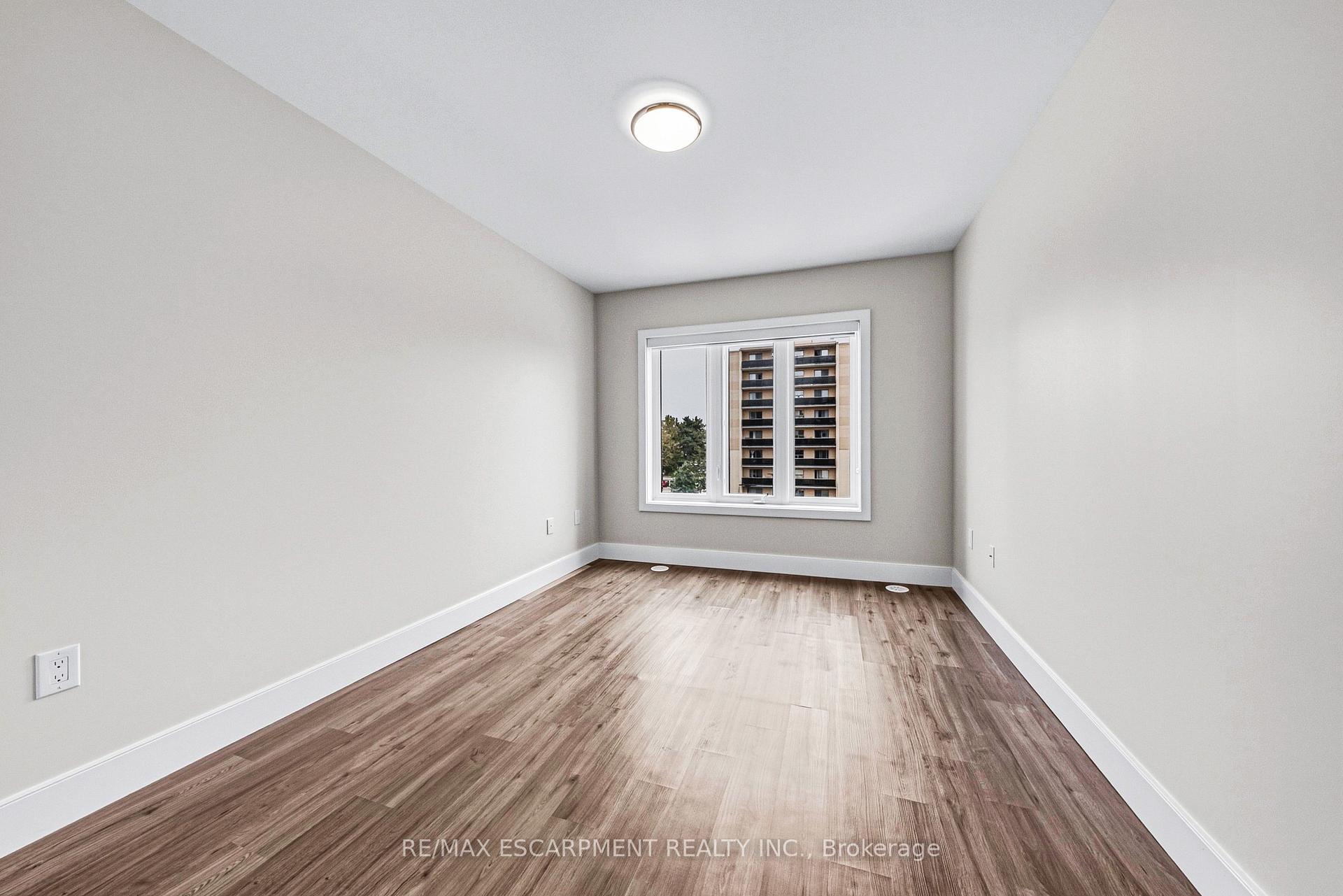 Photo 17 of Unit 211, 2061 Prospect Street, Burlington, Brant — HOMEH