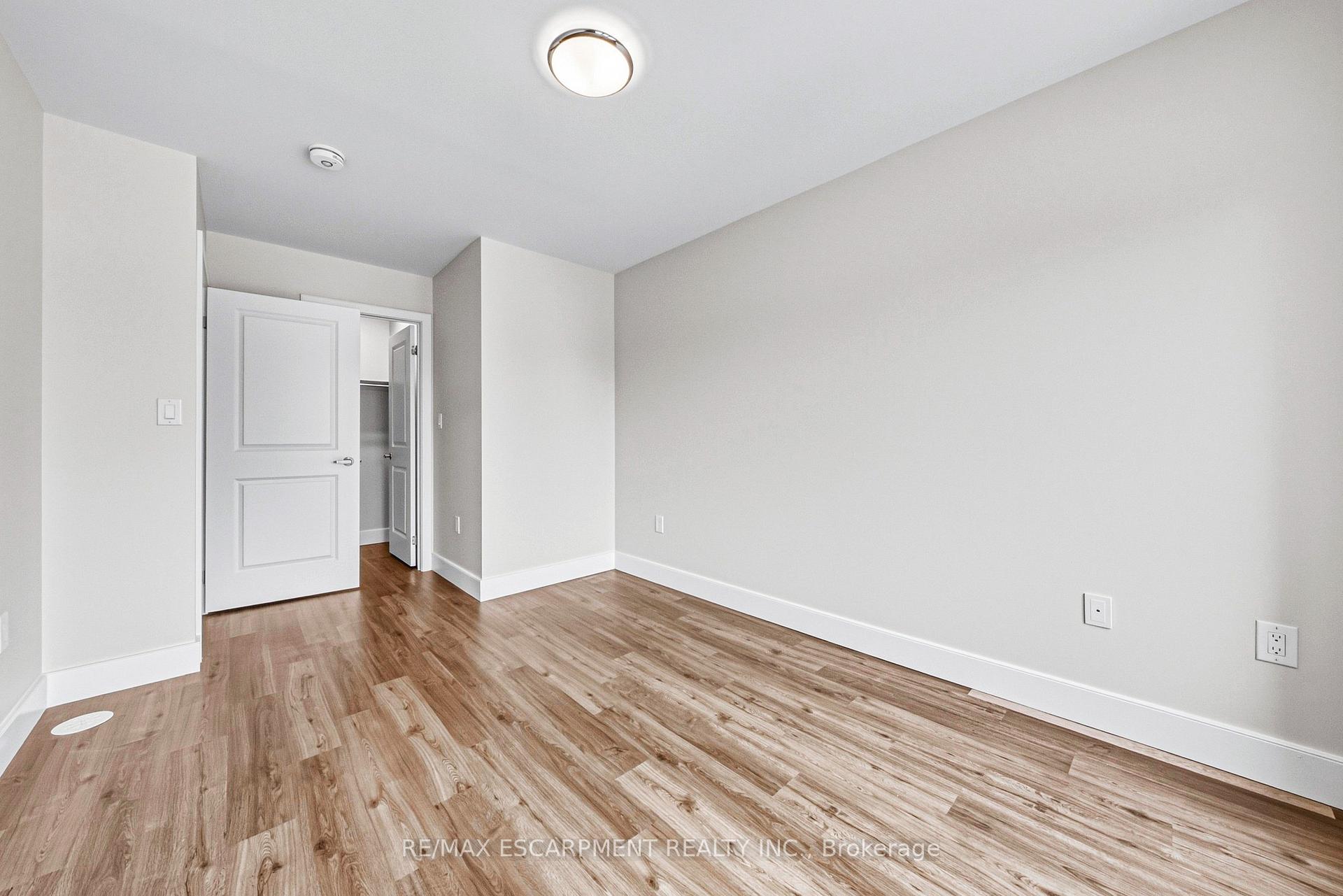 Photo 18 of Unit 211, 2061 Prospect Street, Burlington, Brant — HOMEH