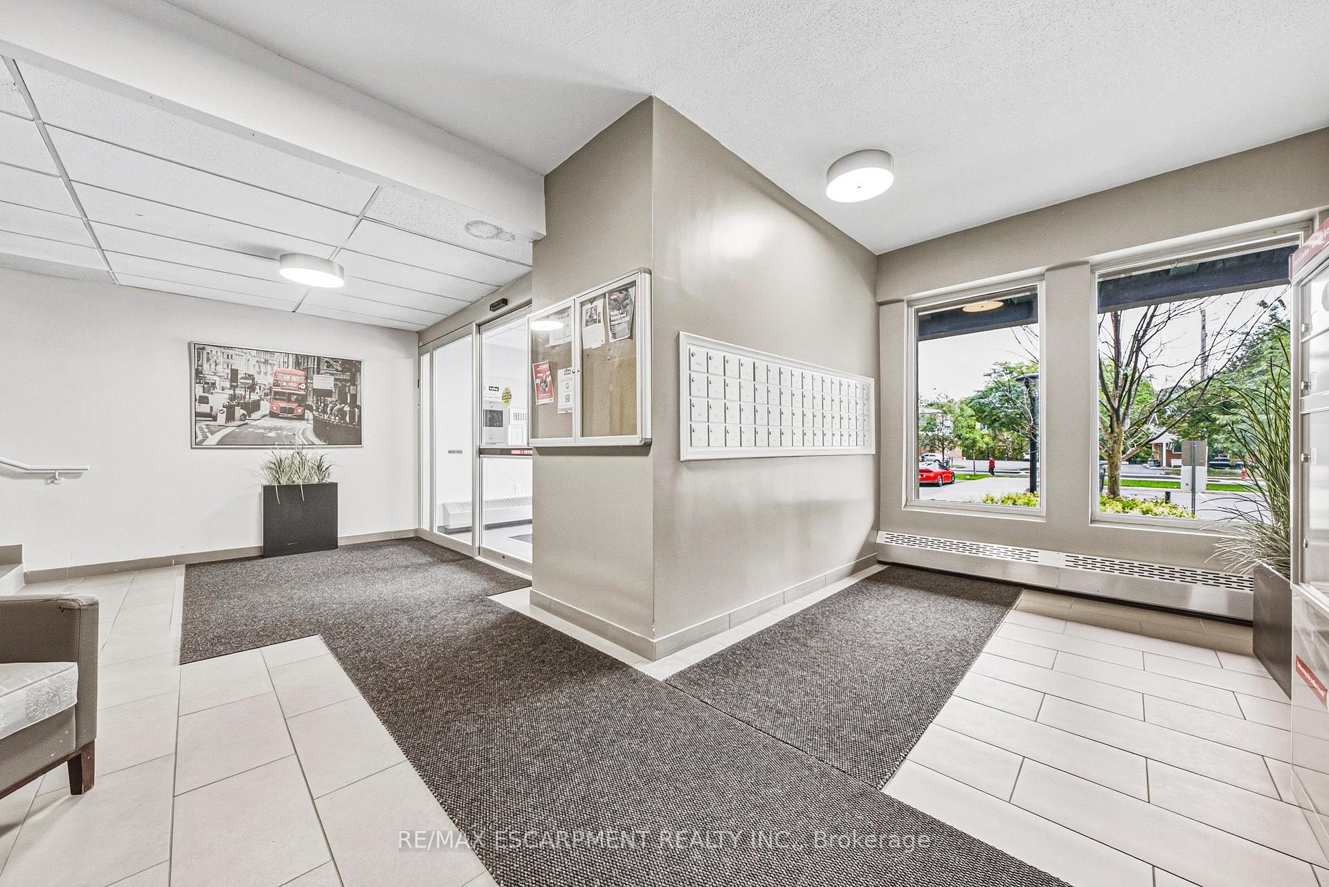 Photo 3 of Unit 104, 2077 Prospect Street, Burlington, Brant — HOMEH