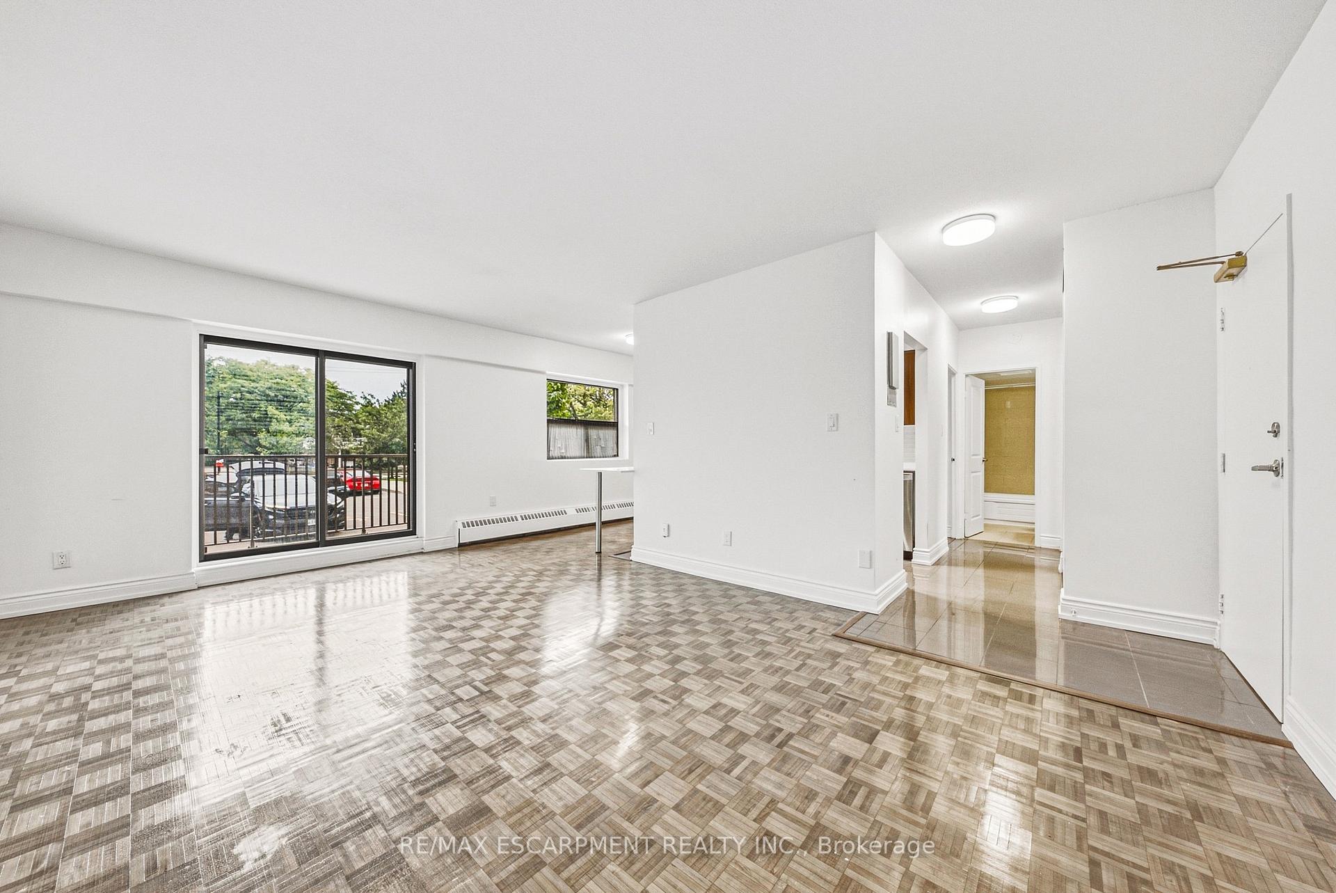 Photo 4 of Unit 104, 2077 Prospect Street, Burlington, Brant — HOMEH