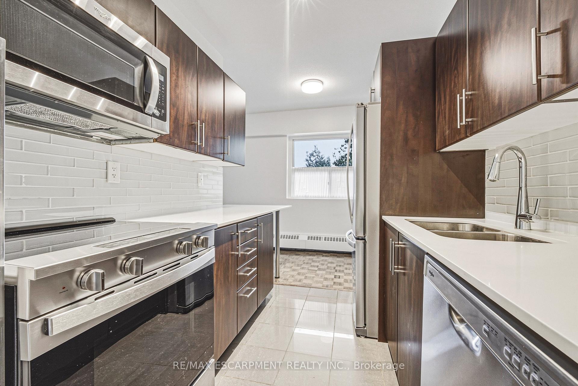 Photo 6 of Unit 104, 2077 Prospect Street, Burlington, Brant — HOMEH