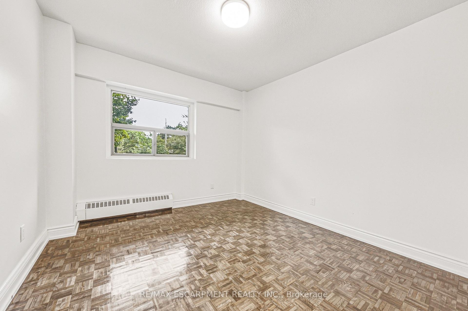 Photo 9 of Unit 104, 2077 Prospect Street, Burlington, Brant — HOMEH