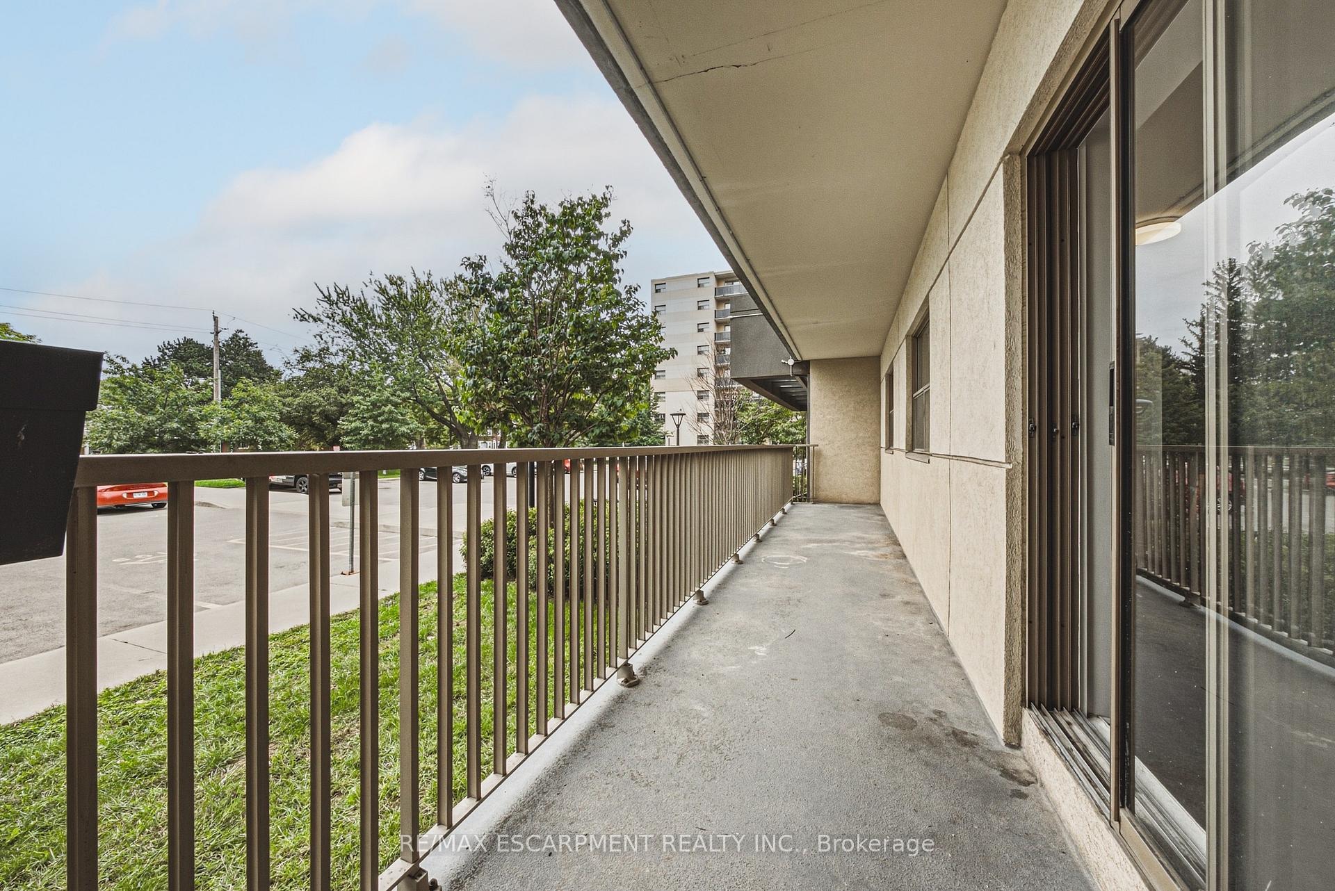 Photo 11 of Unit 104, 2077 Prospect Street, Burlington, Brant — HOMEH