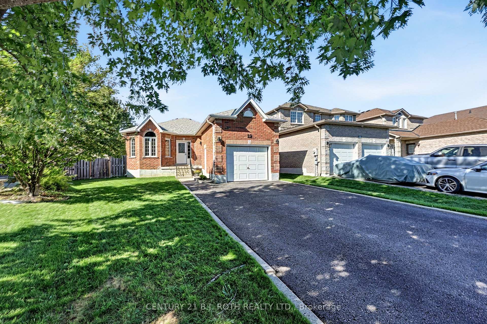 Photo 2 of 12 Lamont Crescent, Barrie, Ardagh — HOMEH