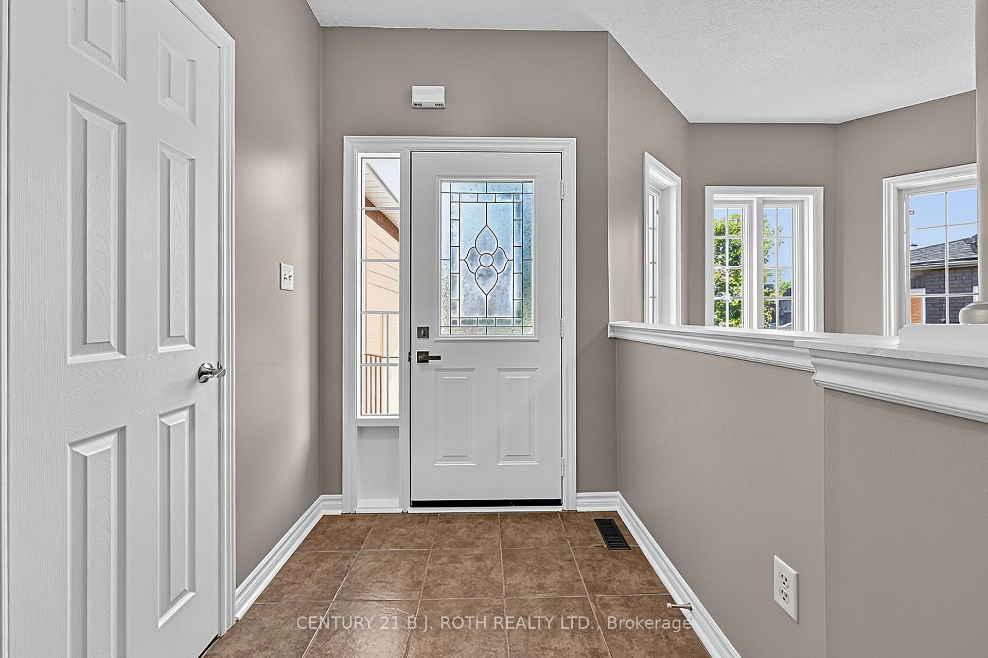 Photo 4 of 12 Lamont Crescent, Barrie, Ardagh — HOMEH