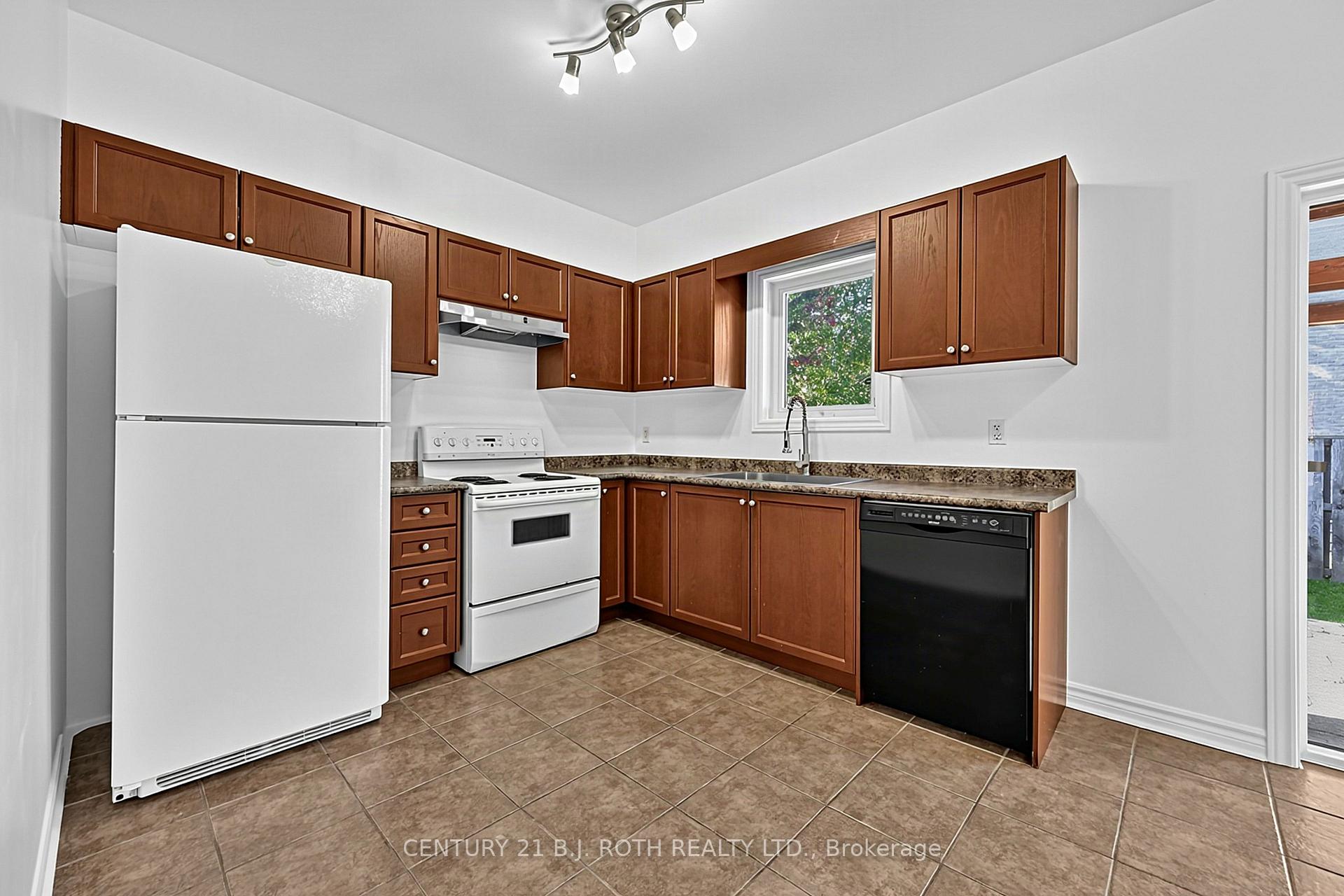 Photo 6 of 12 Lamont Crescent, Barrie, Ardagh — HOMEH