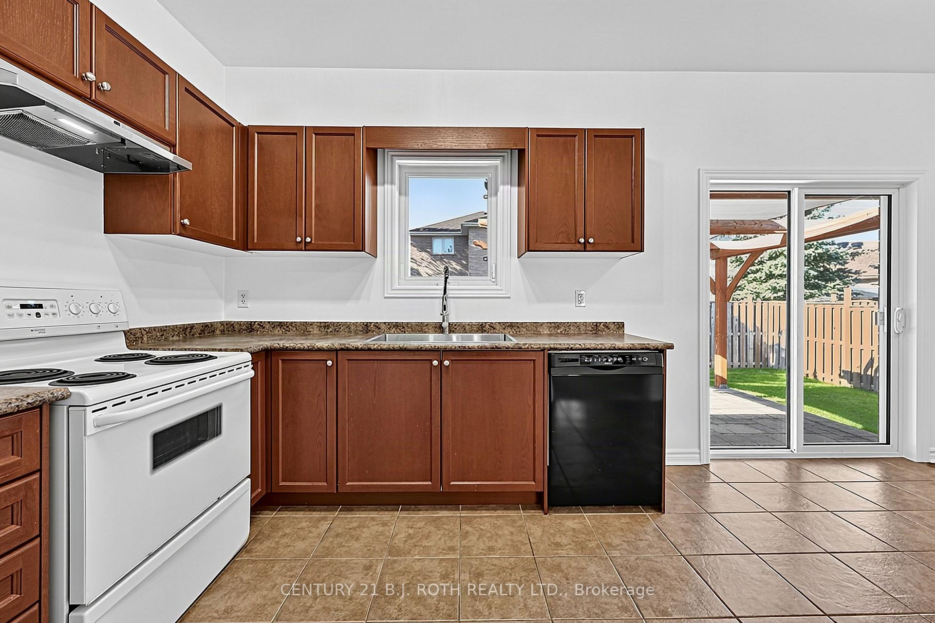 Photo 7 of 12 Lamont Crescent, Barrie, Ardagh — HOMEH