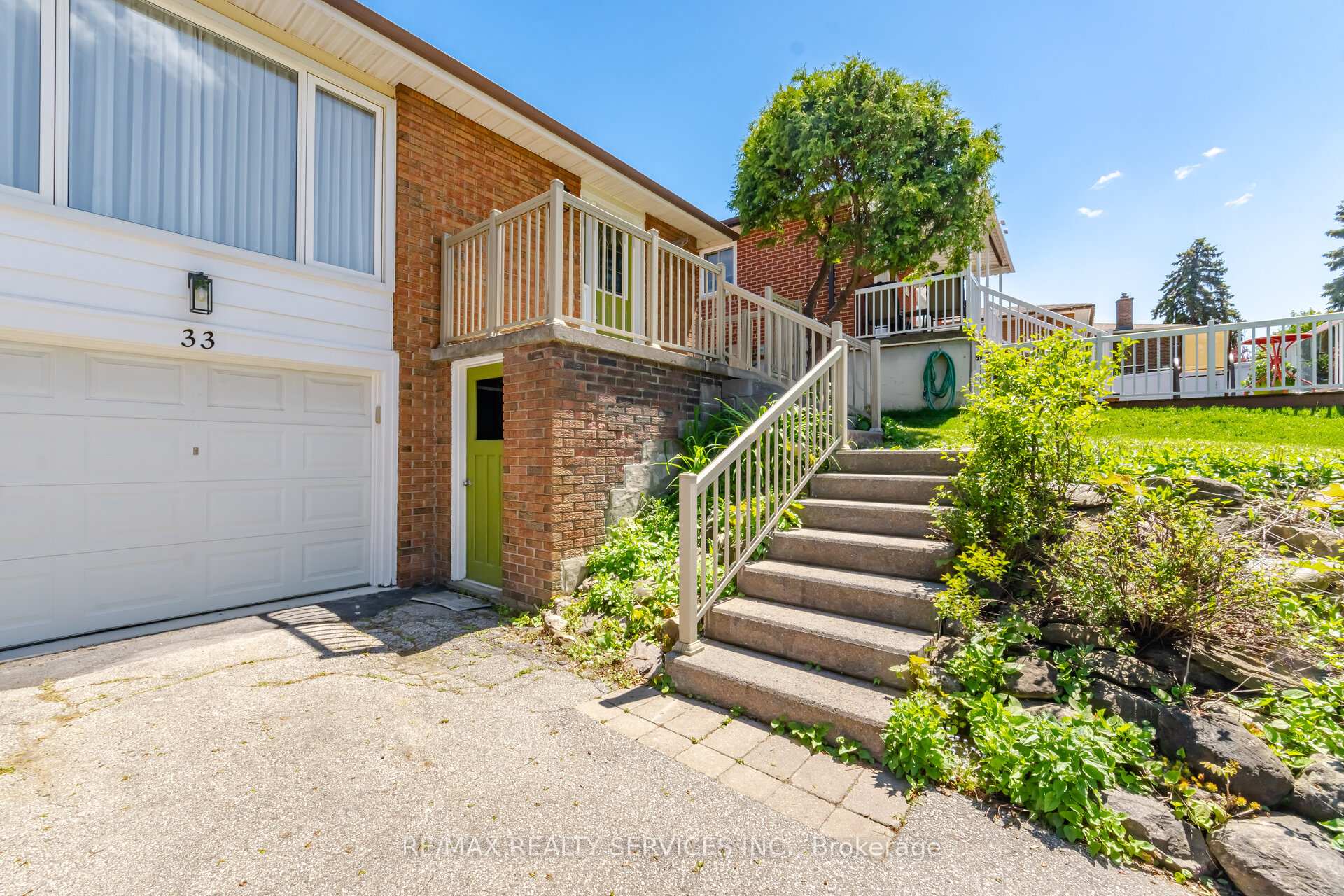 Photo 3 of 33 Hesp Drive, Caledon, Bolton West — HOMEH