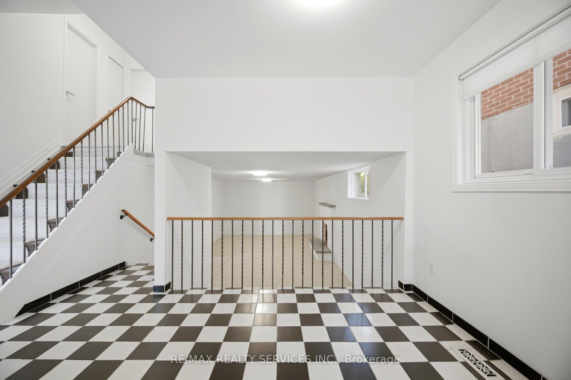 Photo 10 of 33 Hesp Drive, Caledon, Bolton West — HOMEH