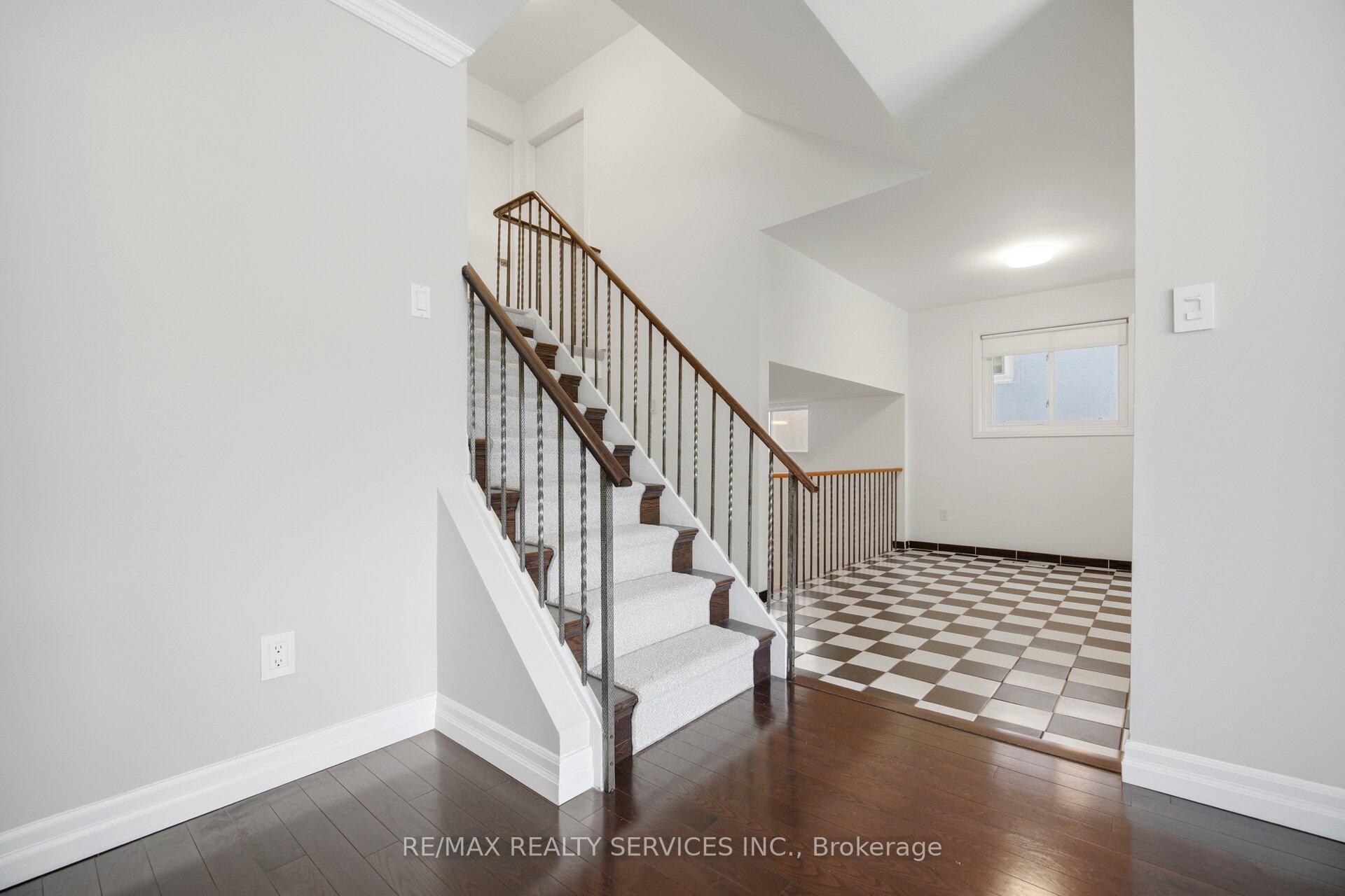 Photo 21 of 33 Hesp Drive, Caledon, Bolton West — HOMEH
