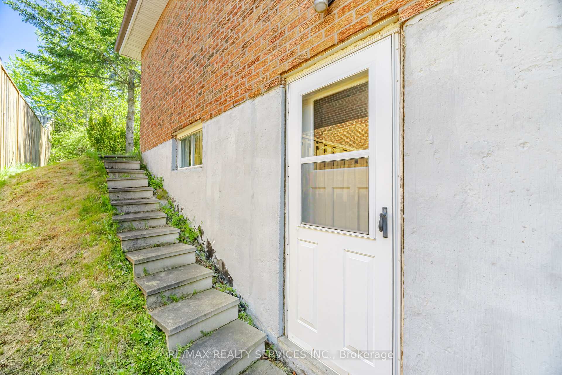 Photo 35 of 33 Hesp Drive, Caledon, Bolton West — HOMEH