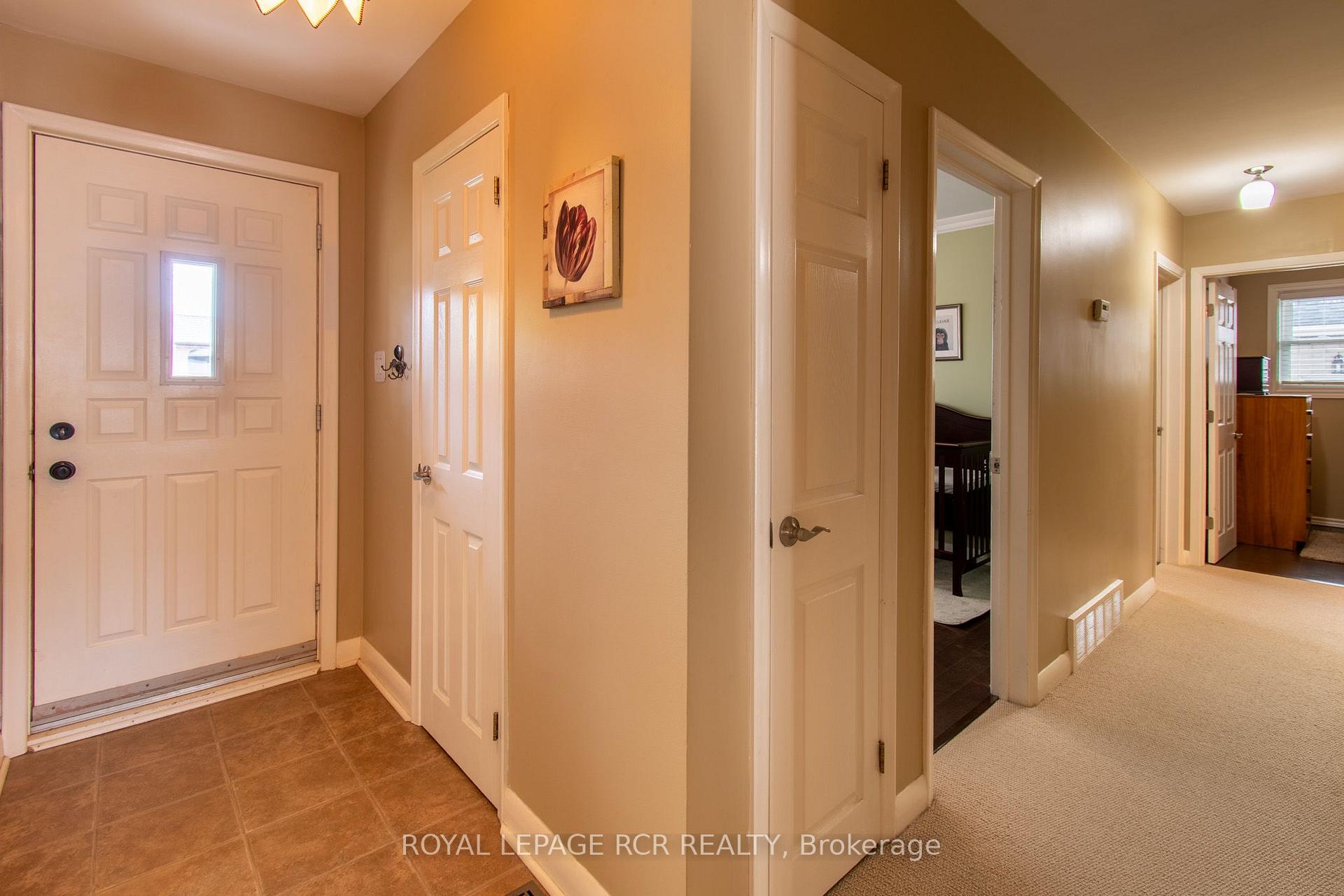 Photo 4 of 18 Oak Street, Barrie, Wellington — HOMEH