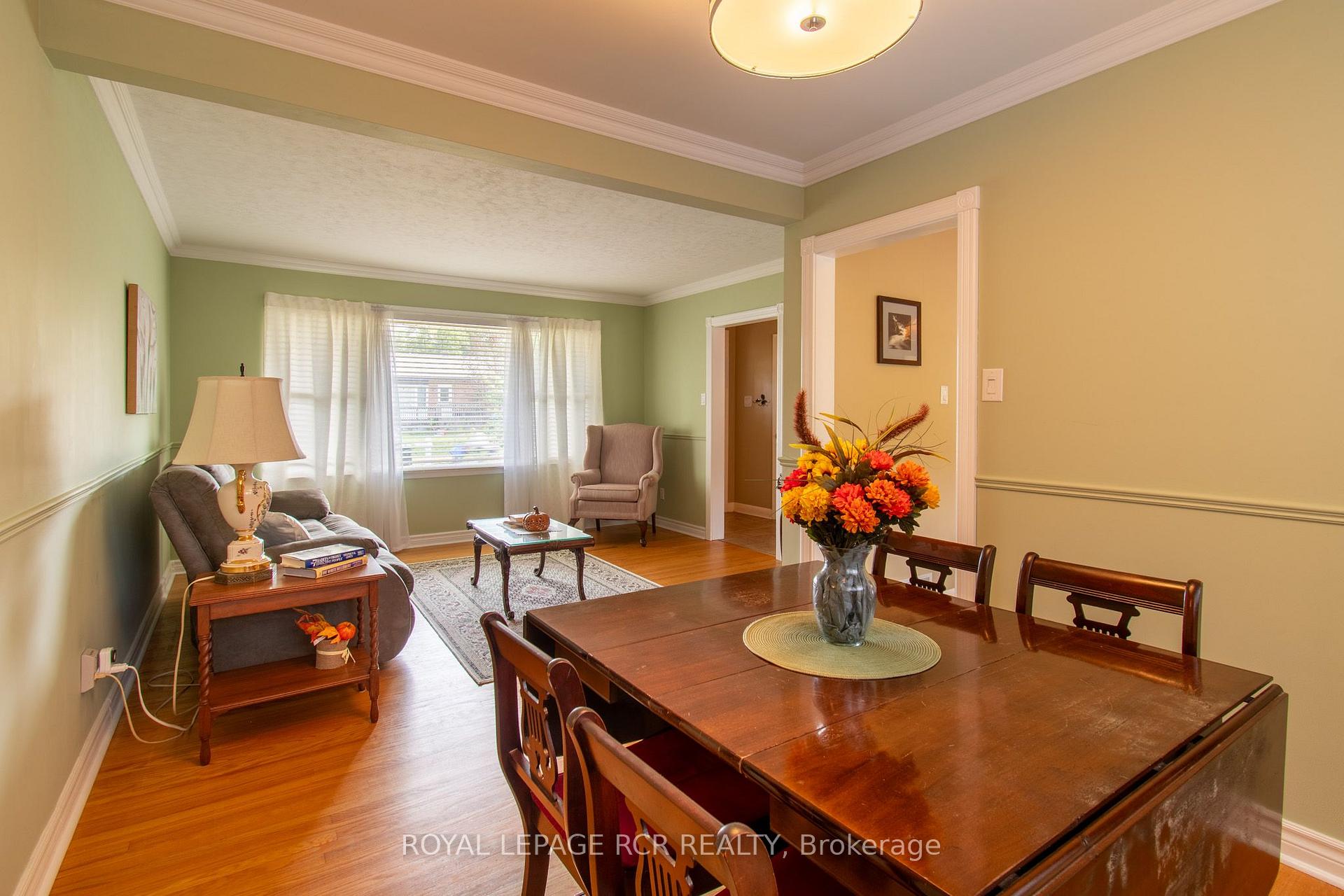 Photo 7 of 18 Oak Street, Barrie, Wellington — HOMEH