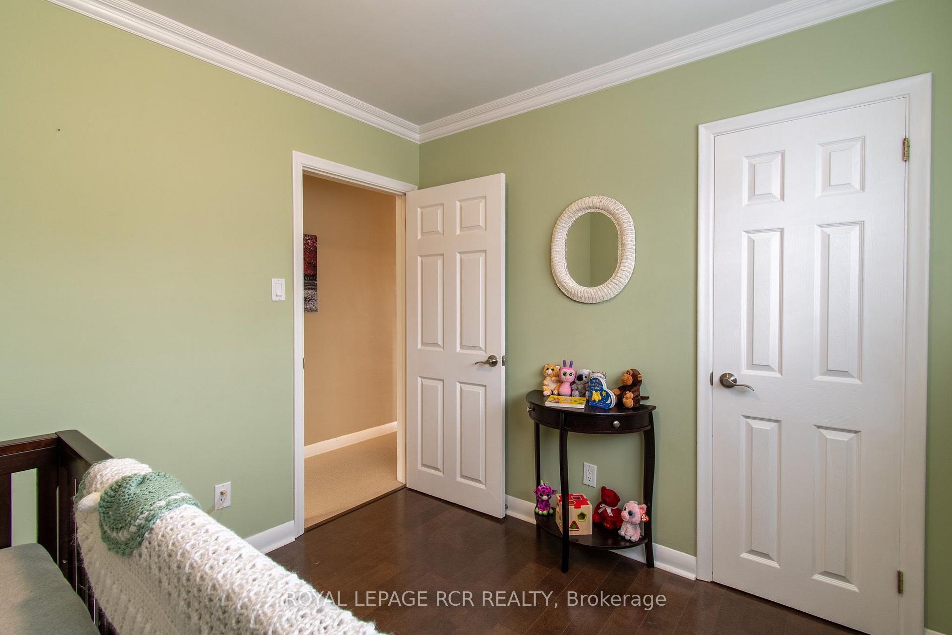Photo 11 of 18 Oak Street, Barrie, Wellington — HOMEH