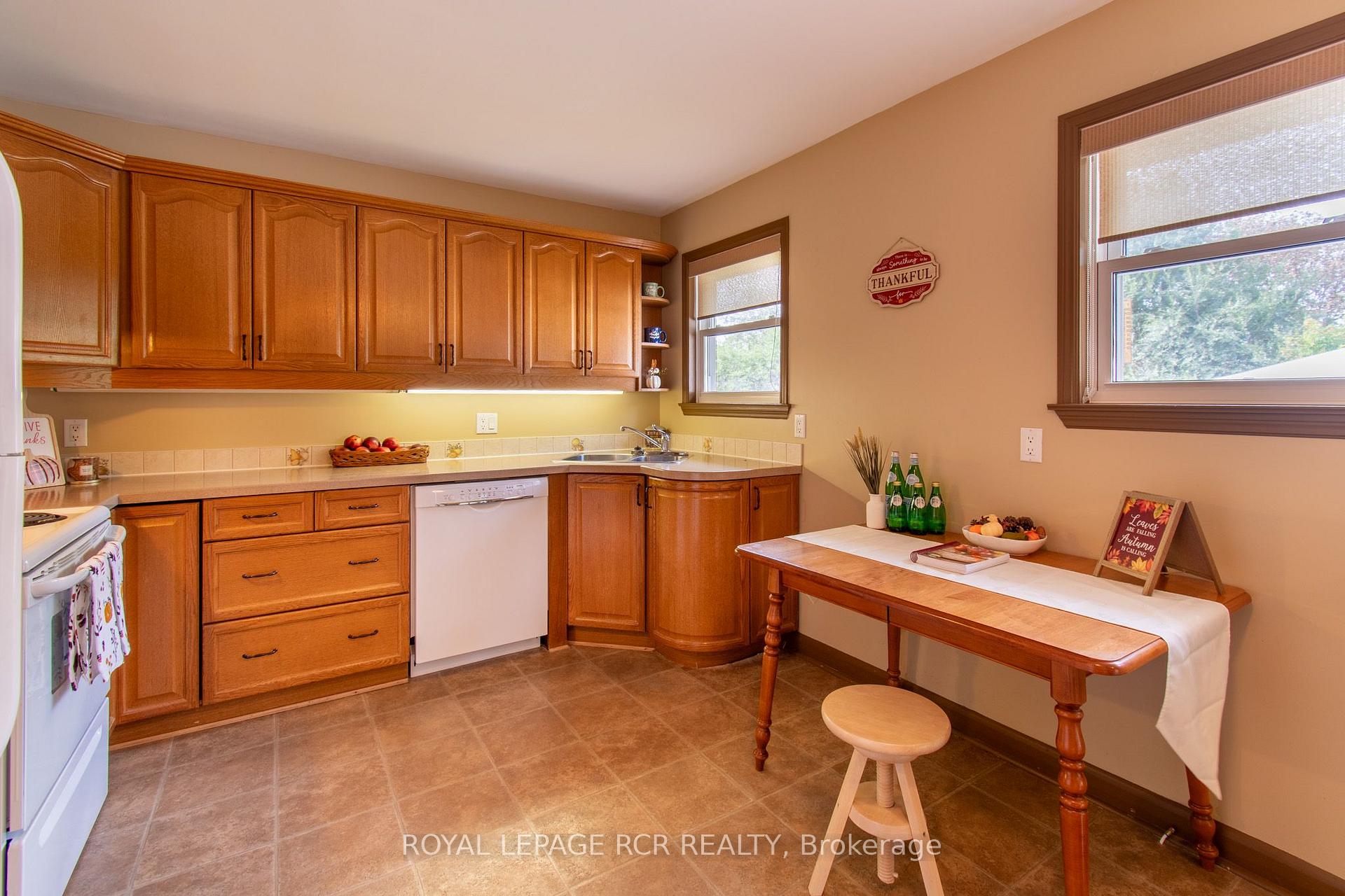 Photo 19 of 18 Oak Street, Barrie, Wellington — HOMEH