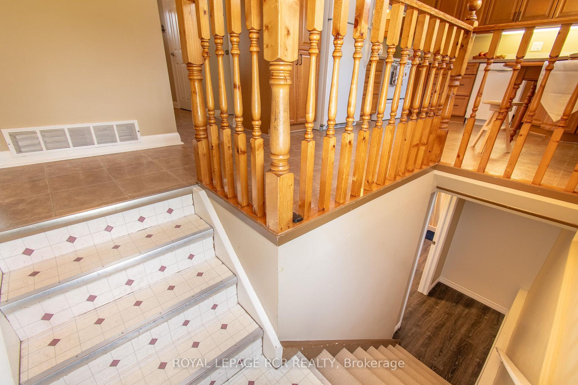 Photo 21 of 18 Oak Street, Barrie, Wellington — HOMEH