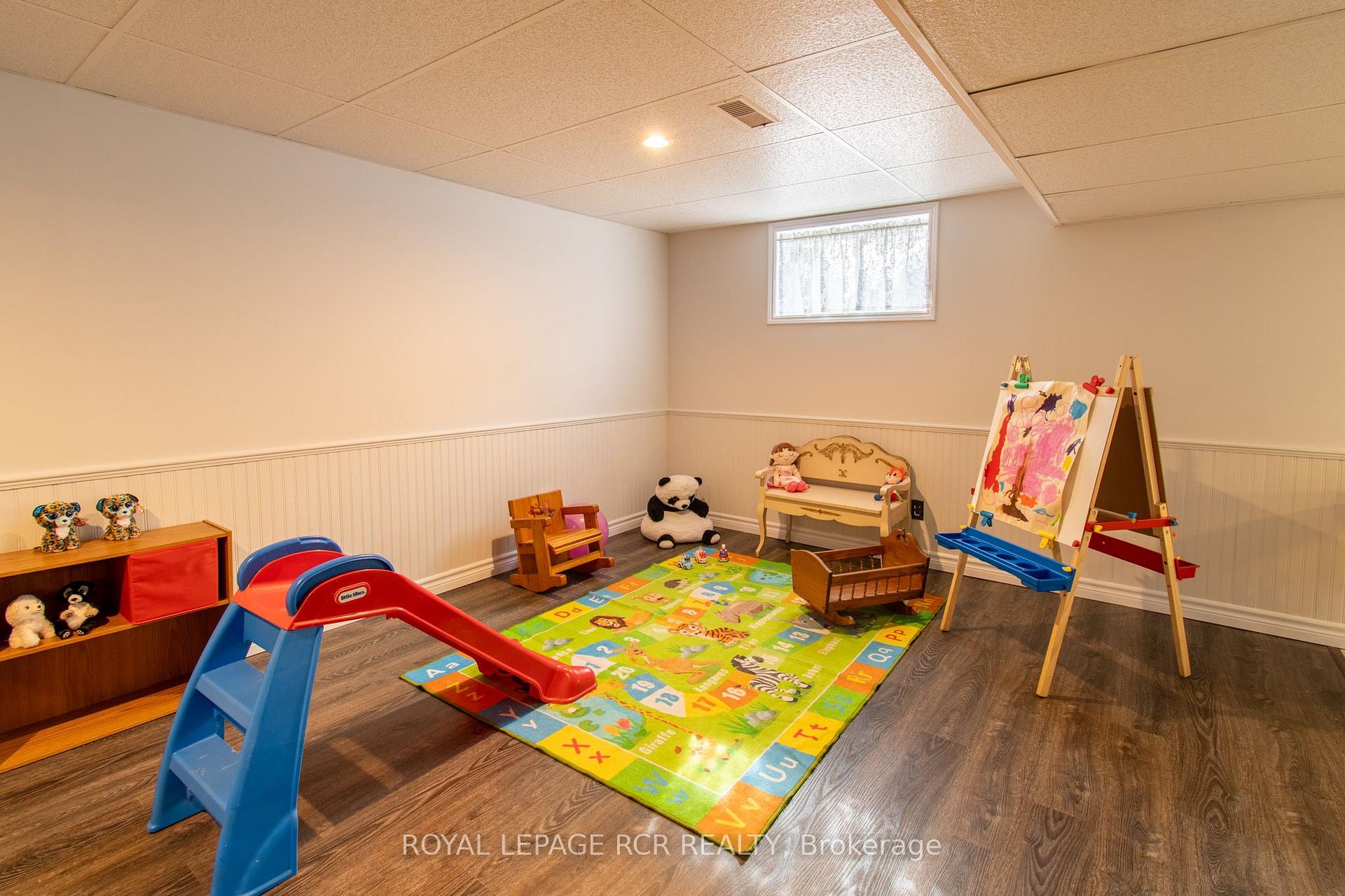 Photo 23 of 18 Oak Street, Barrie, Wellington — HOMEH