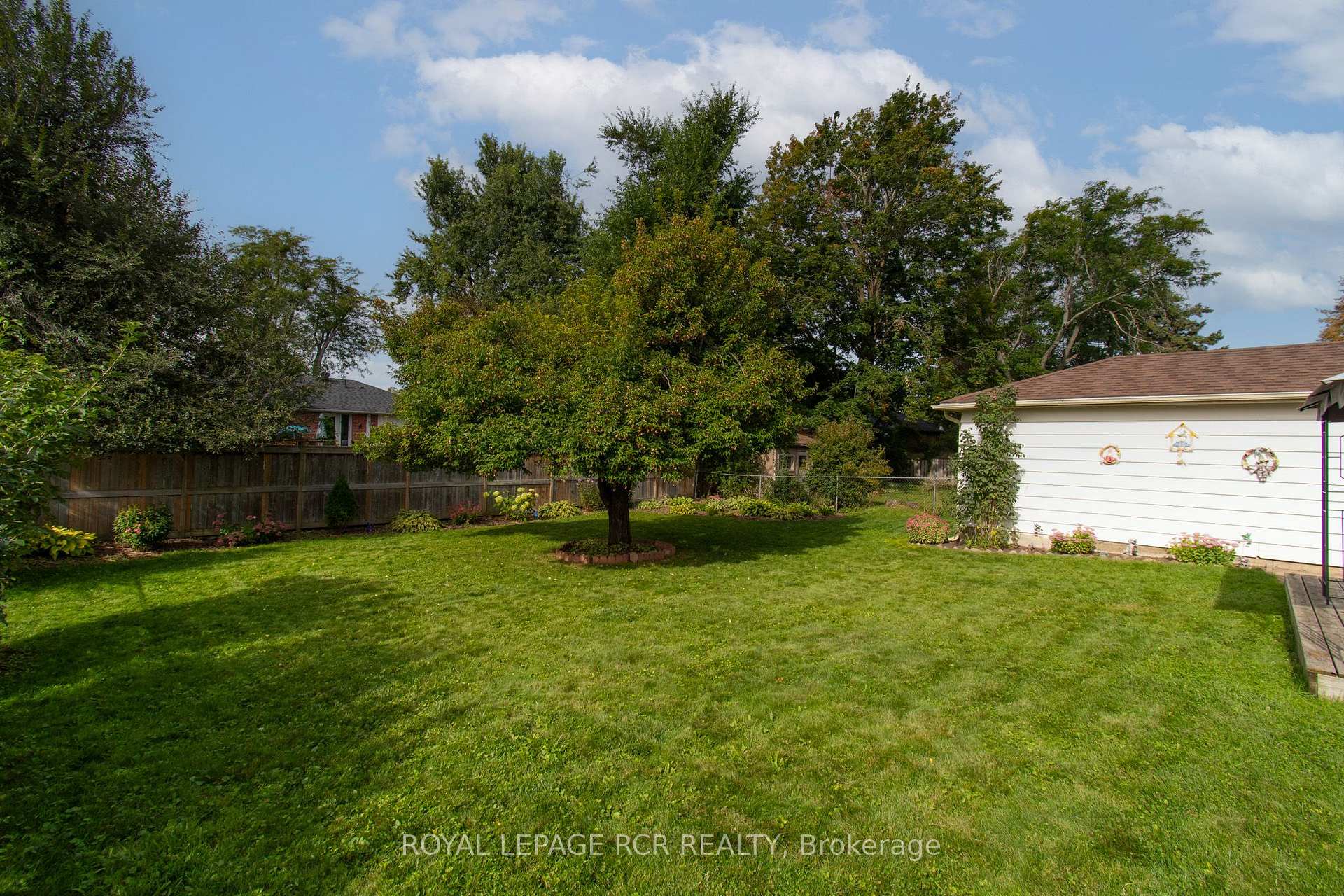 Photo 31 of 18 Oak Street, Barrie, Wellington — HOMEH