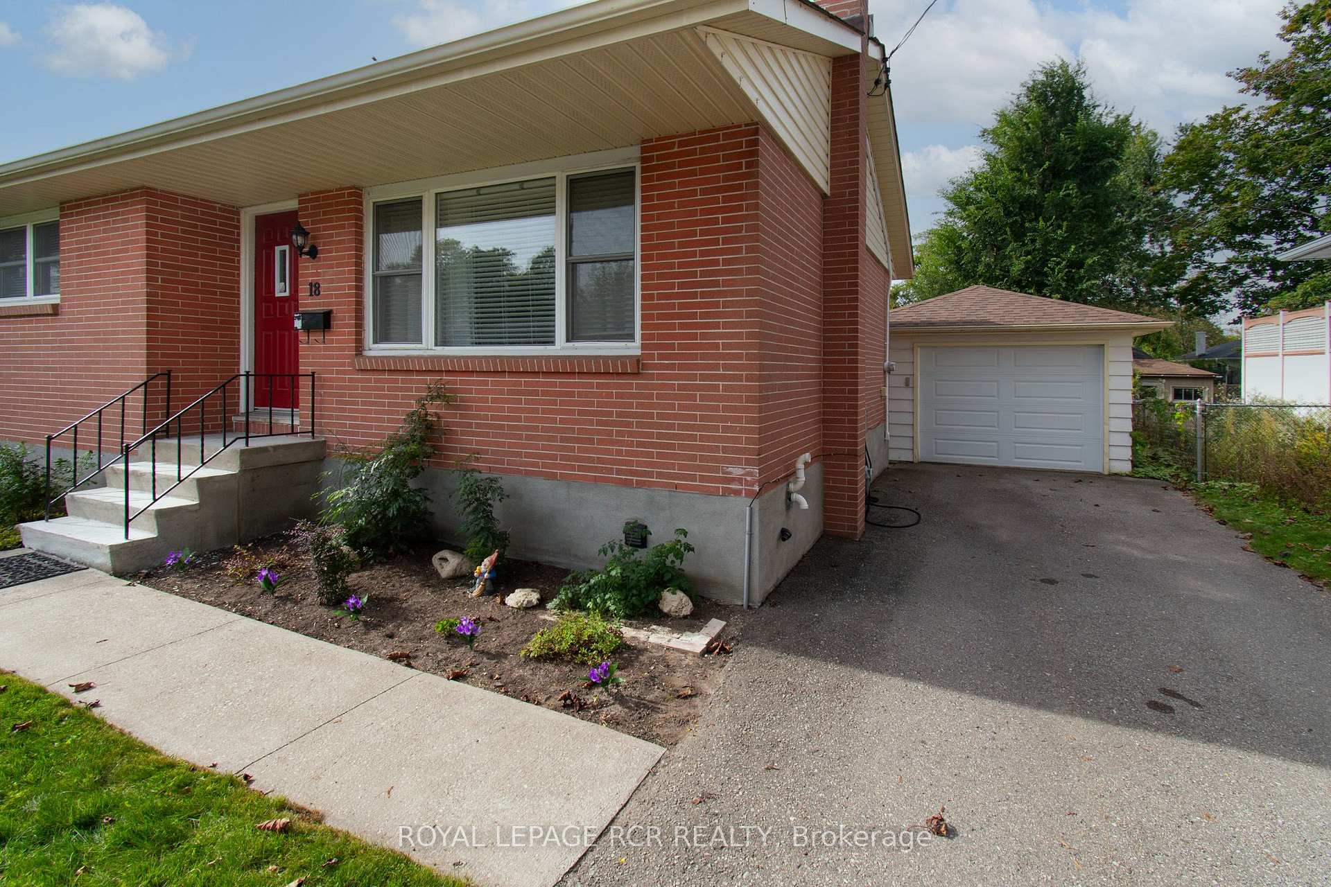 Photo 32 of 18 Oak Street, Barrie, Wellington — HOMEH