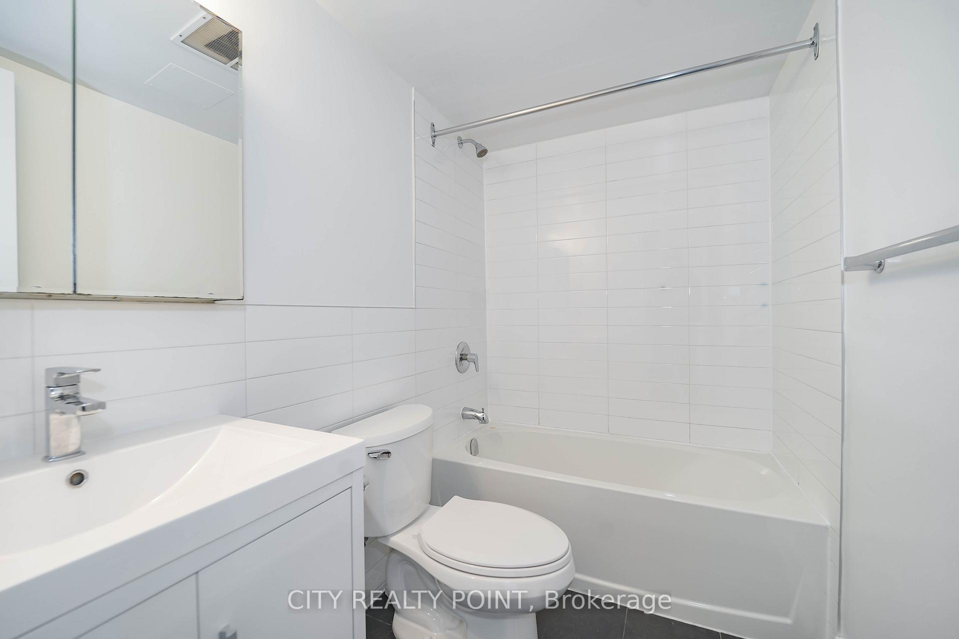 Photo 4 of Unit 402, 33 Isabella Street, Toronto, Church-Yonge Corridor — HOMEH