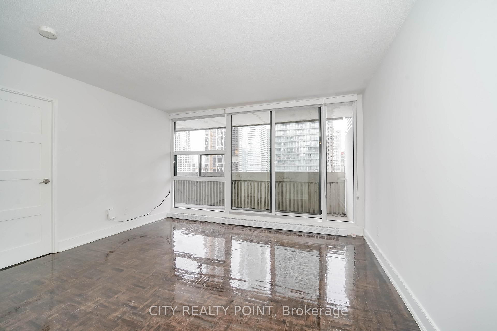 Photo 6 of Unit 402, 33 Isabella Street, Toronto, Church-Yonge Corridor — HOMEH