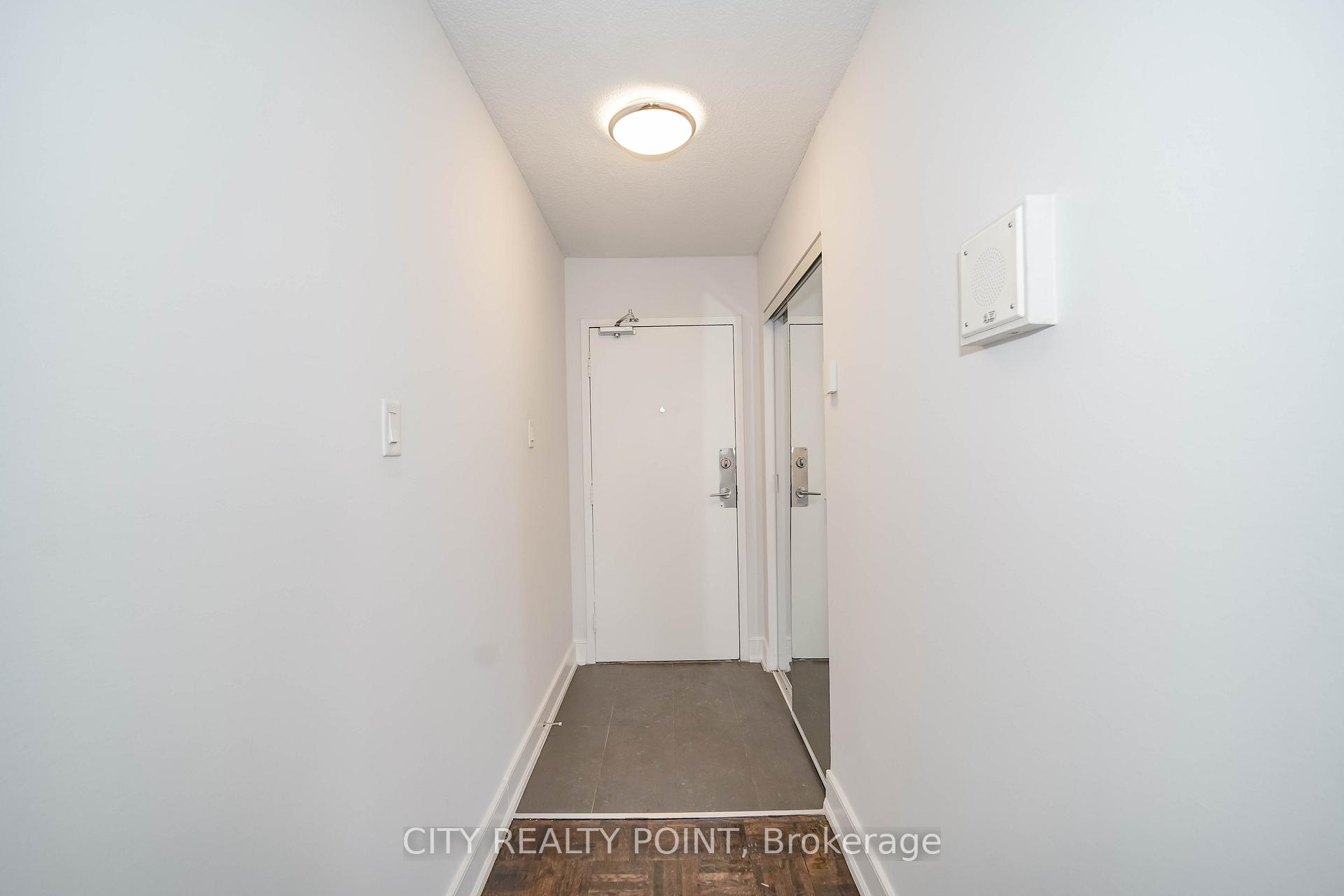 Photo 7 of Unit 402, 33 Isabella Street, Toronto, Church-Yonge Corridor — HOMEH