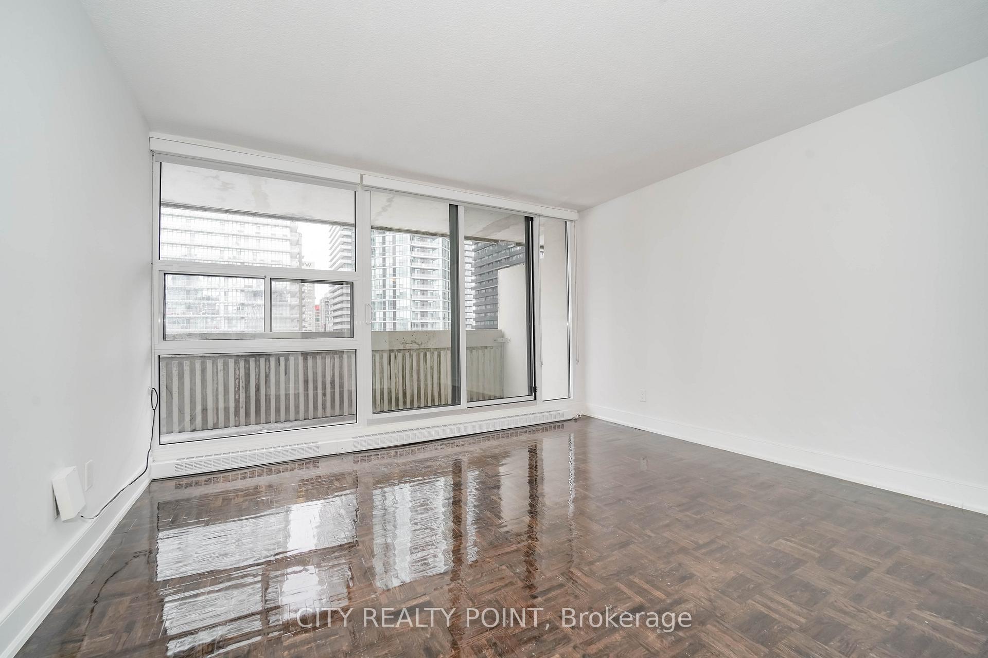 Photo 9 of Unit 402, 33 Isabella Street, Toronto, Church-Yonge Corridor — HOMEH
