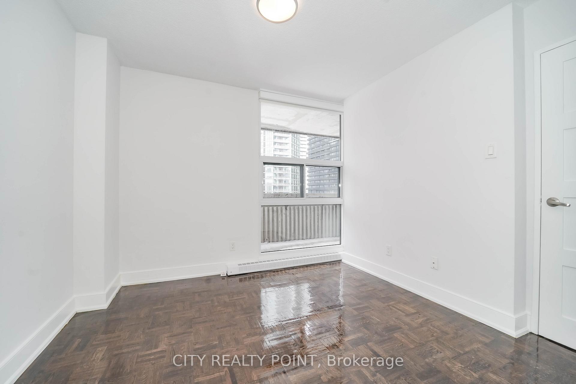 Photo 11 of Unit 402, 33 Isabella Street, Toronto, Church-Yonge Corridor — HOMEH