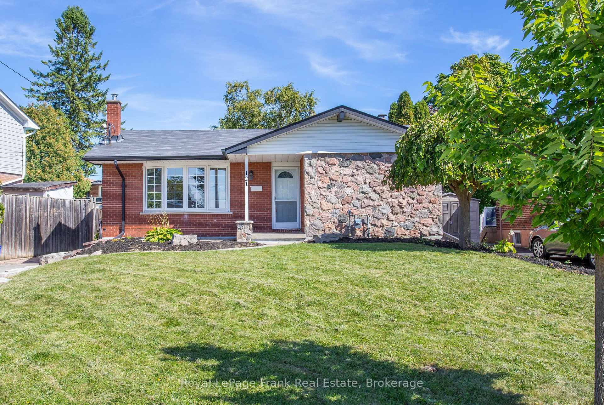 Photo 2 of 121 Labrador Drive, Oshawa, Donevan — HOMEH