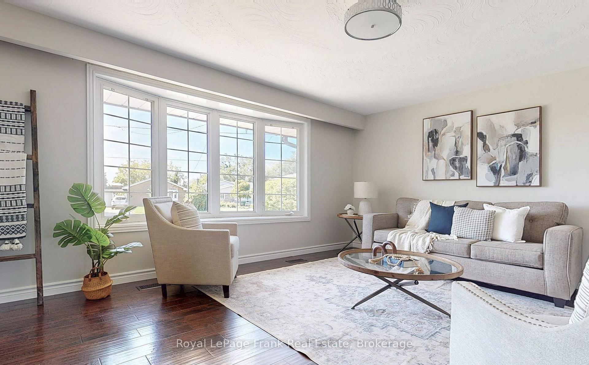 Photo 8 of 121 Labrador Drive, Oshawa, Donevan — HOMEH