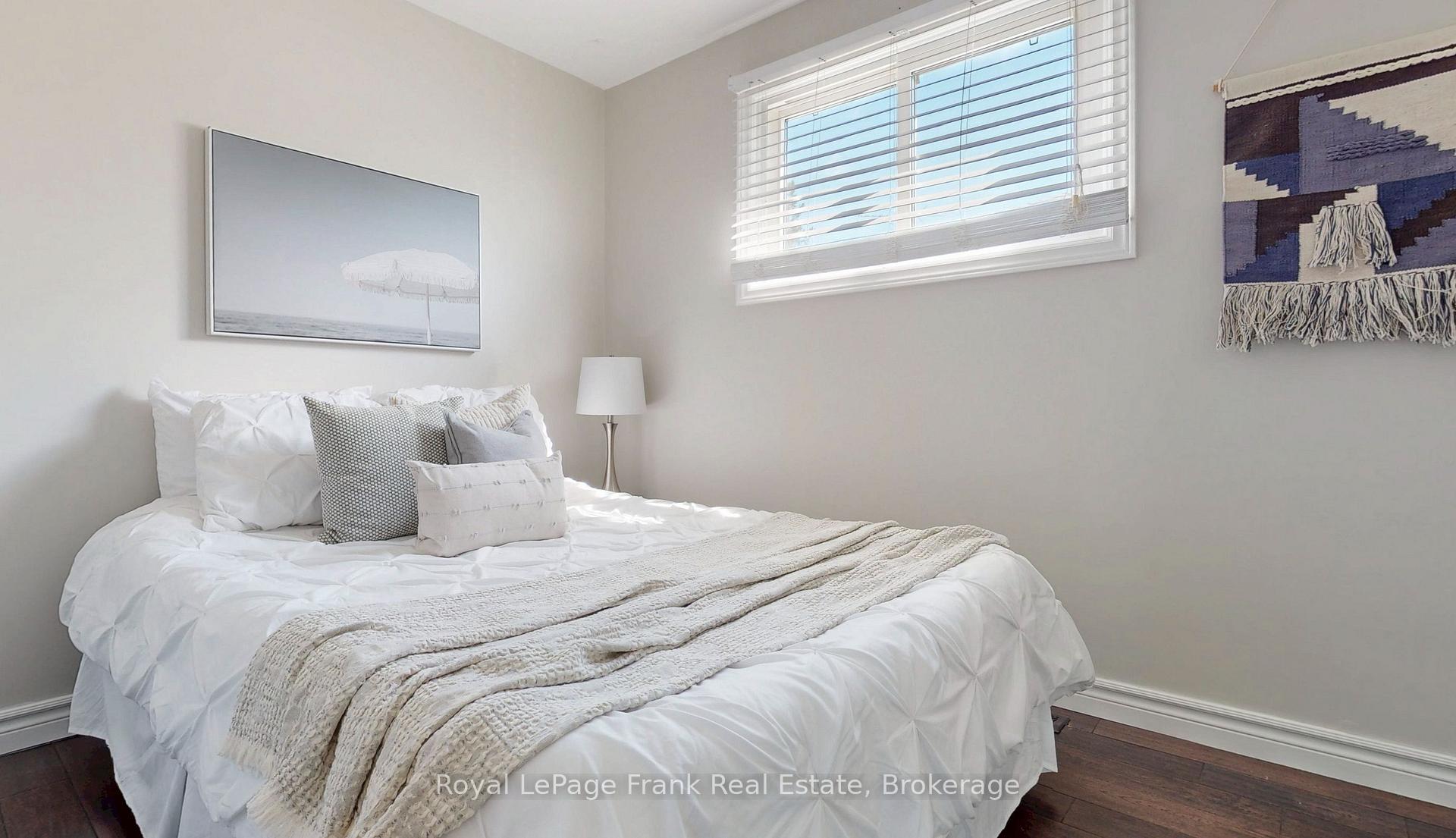 Photo 17 of 121 Labrador Drive, Oshawa, Donevan — HOMEH