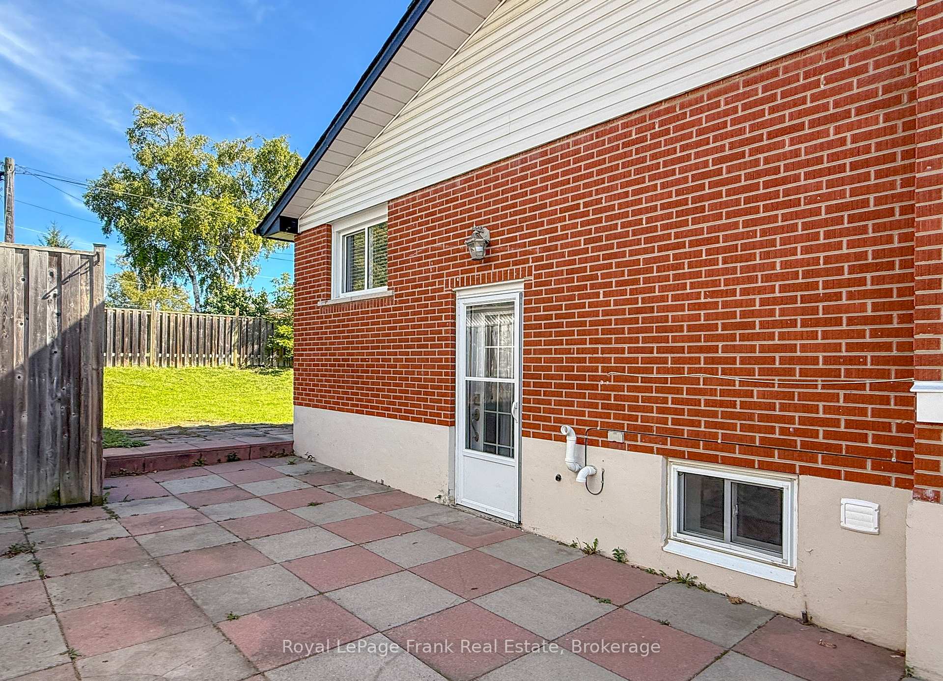Photo 22 of 121 Labrador Drive, Oshawa, Donevan — HOMEH