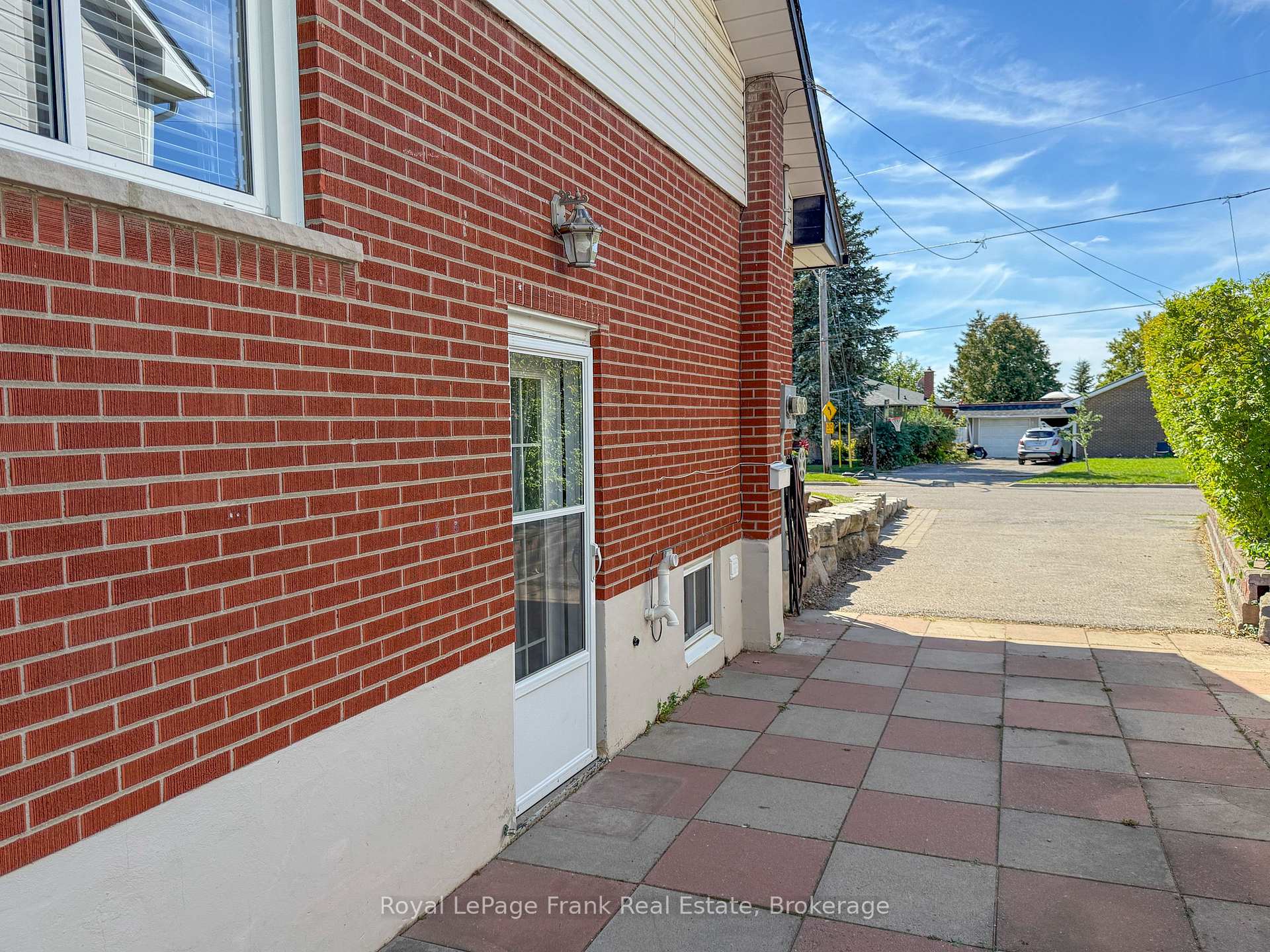 Photo 23 of 121 Labrador Drive, Oshawa, Donevan — HOMEH