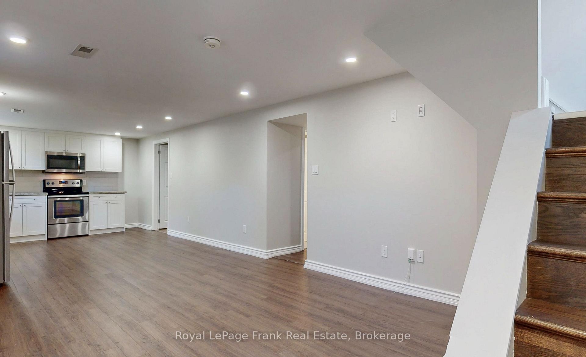 Photo 36 of 121 Labrador Drive, Oshawa, Donevan — HOMEH