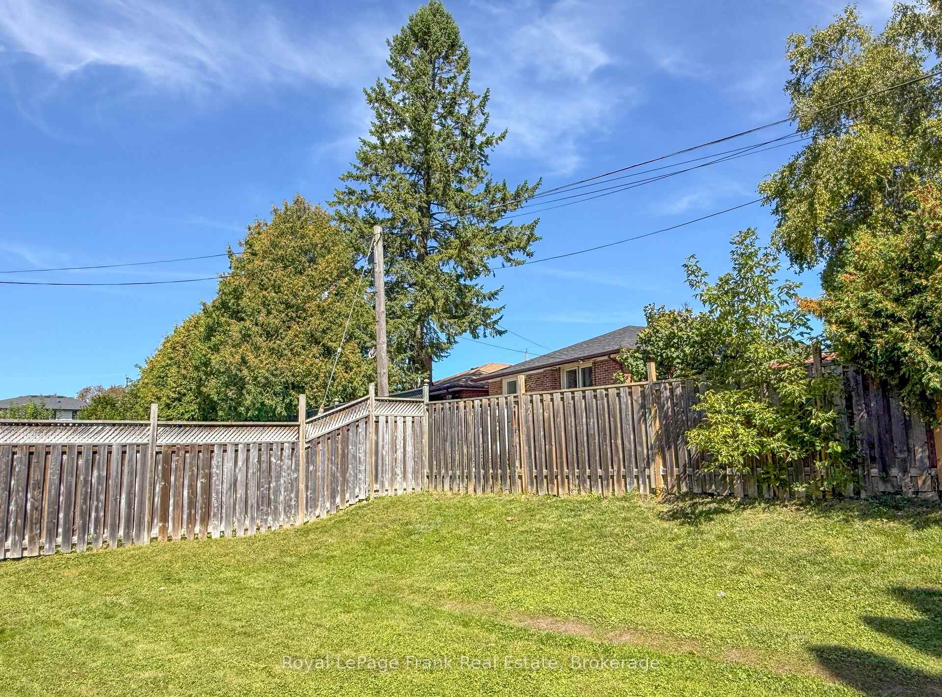 Photo 44 of 121 Labrador Drive, Oshawa, Donevan — HOMEH