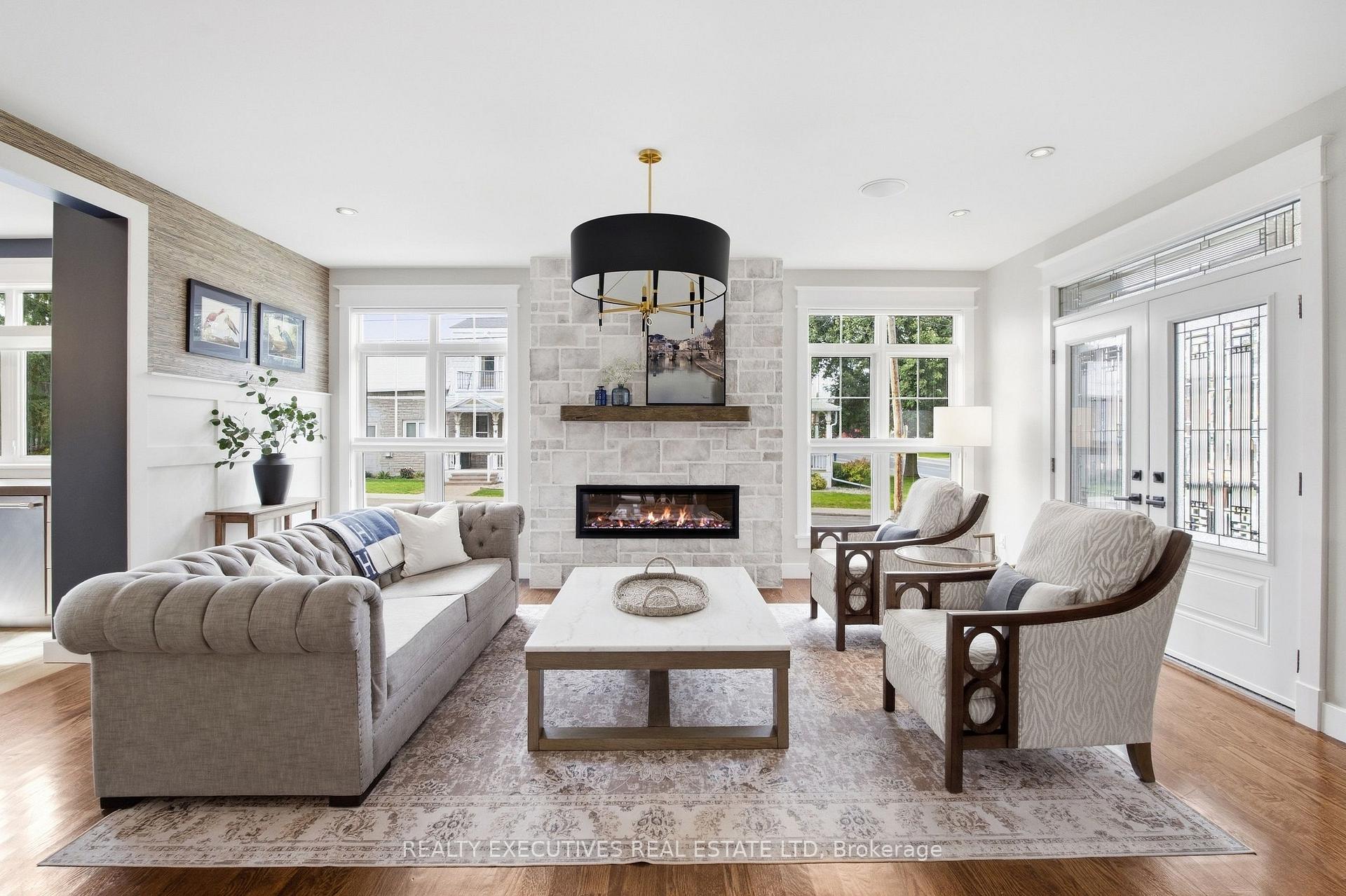Photo 3 of 534 St Lawrence Street, North Dundas, Winchester — HOMEH