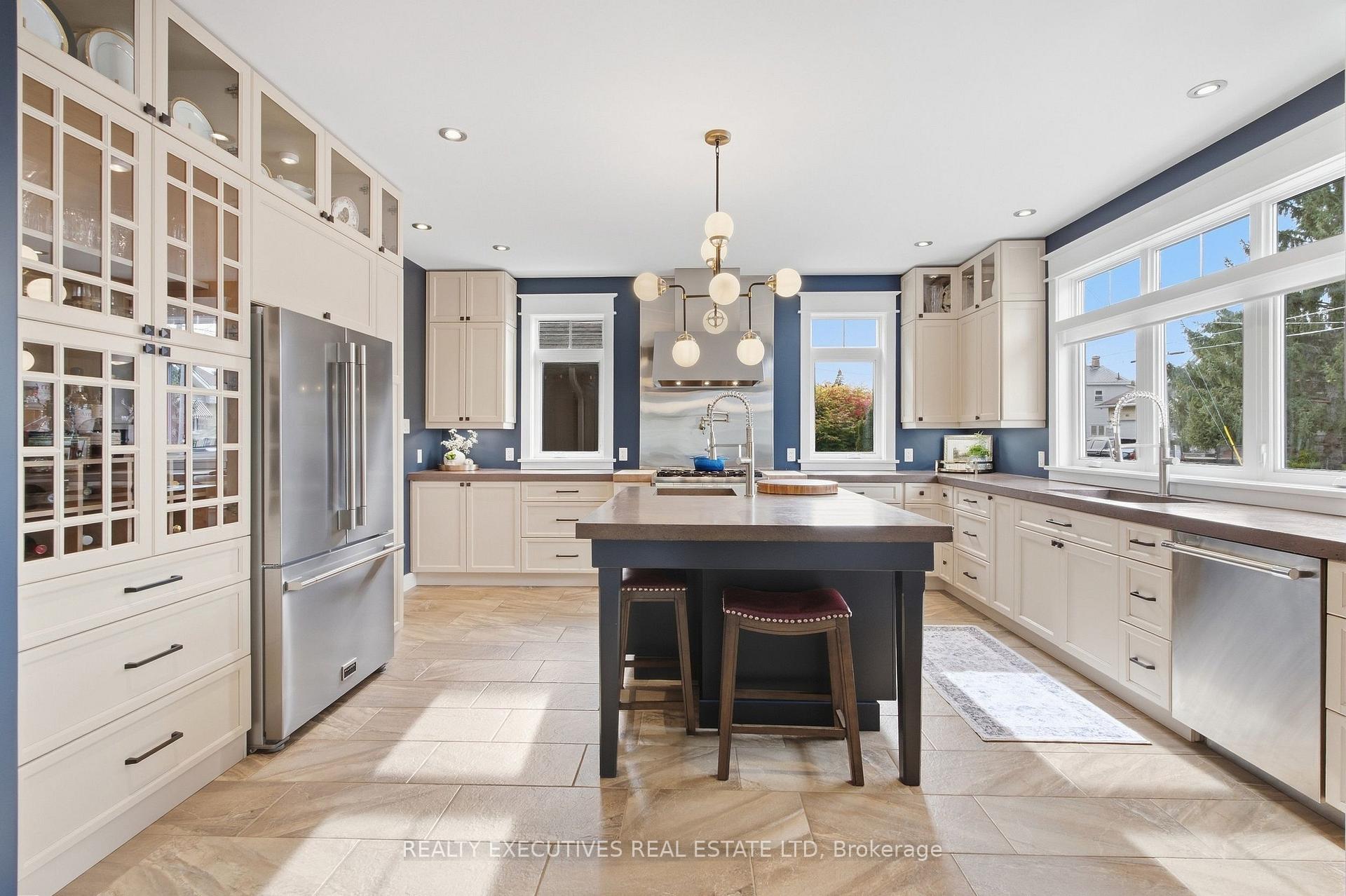Photo 8 of 534 St Lawrence Street, North Dundas, Winchester — HOMEH