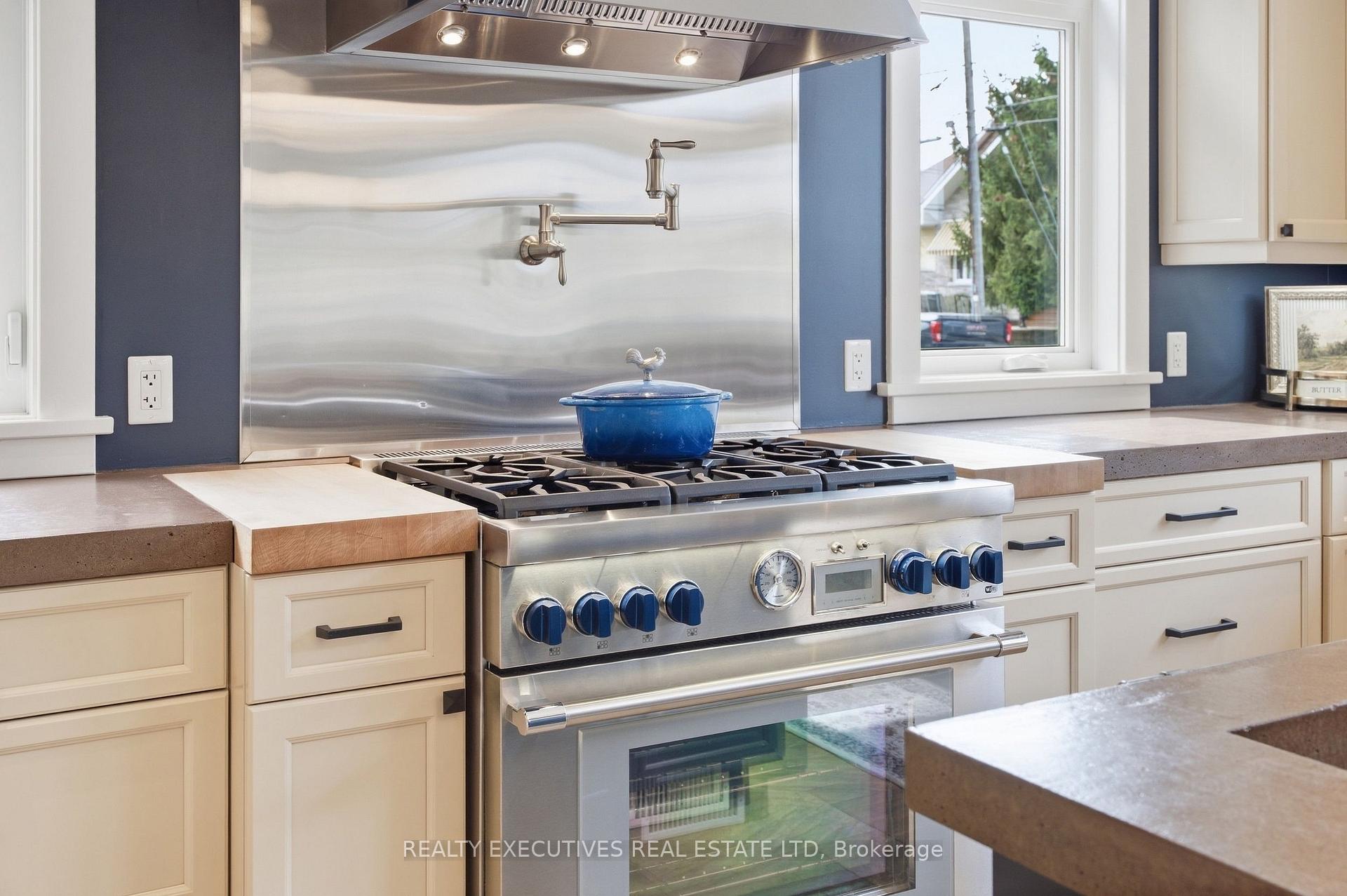Photo 10 of 534 St Lawrence Street, North Dundas, Winchester — HOMEH