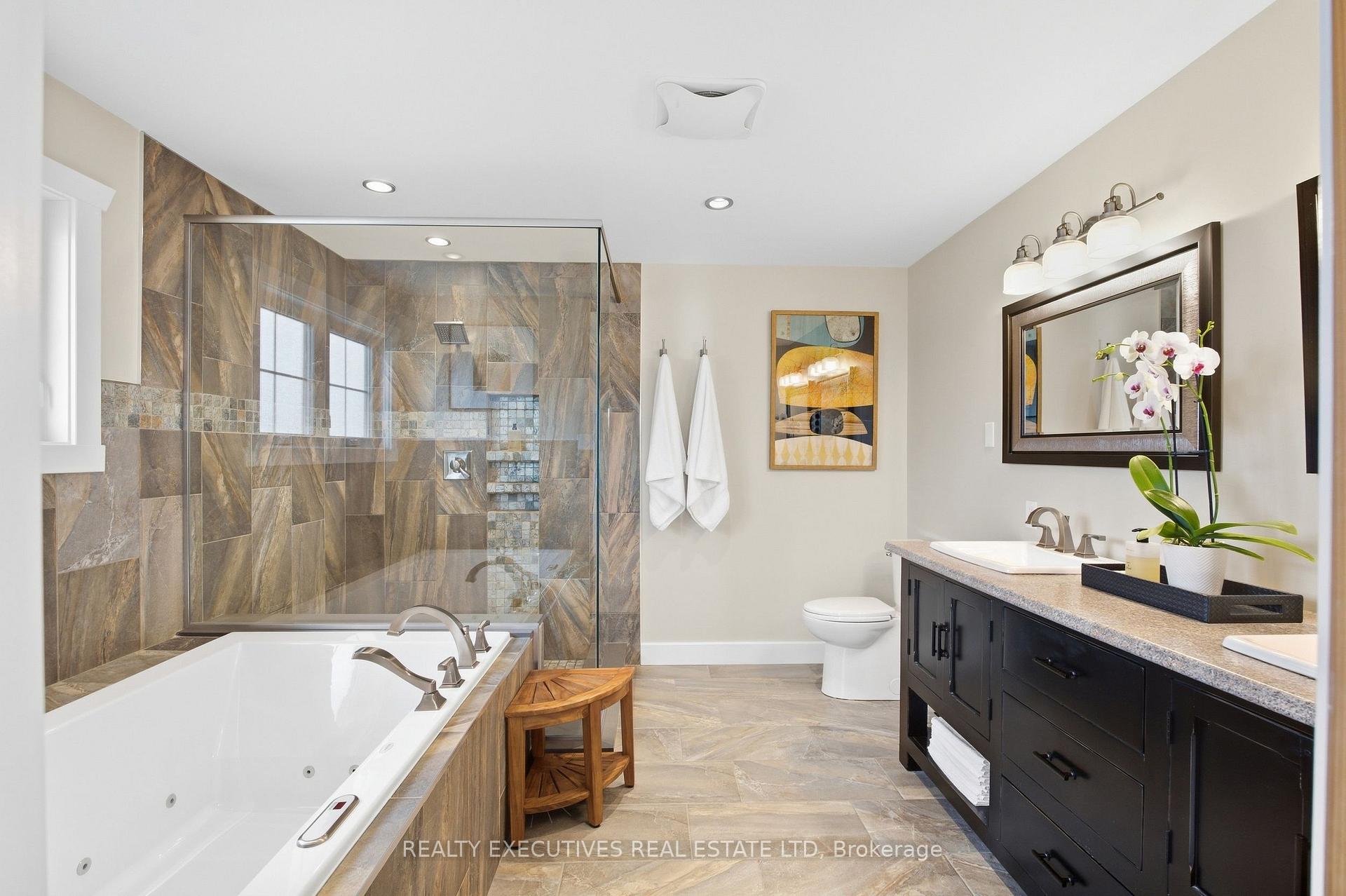 Photo 20 of 534 St Lawrence Street, North Dundas, Winchester — HOMEH