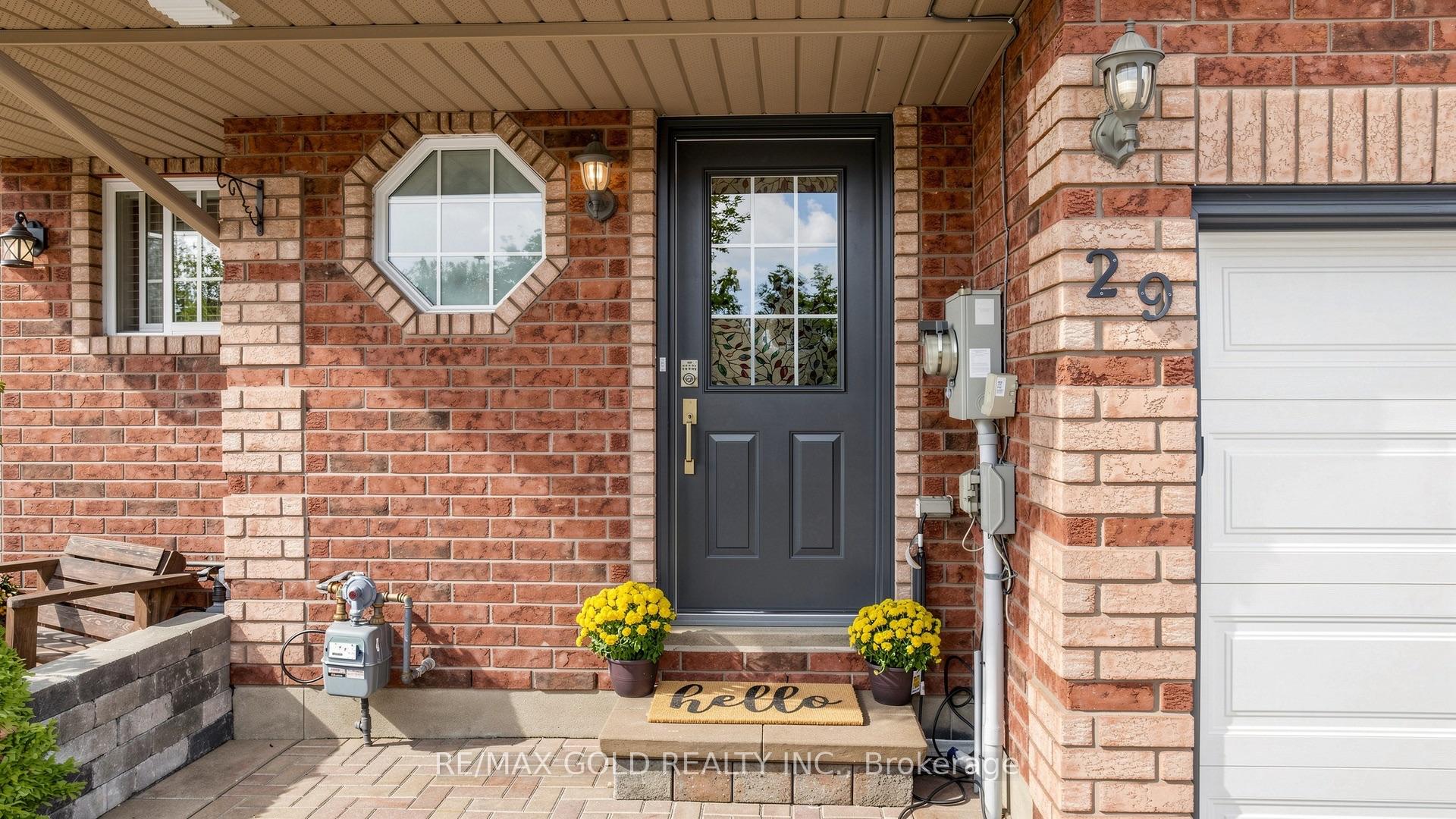 Photo 4 of 29 Srigley Street, Barrie, Holly — HOMEH