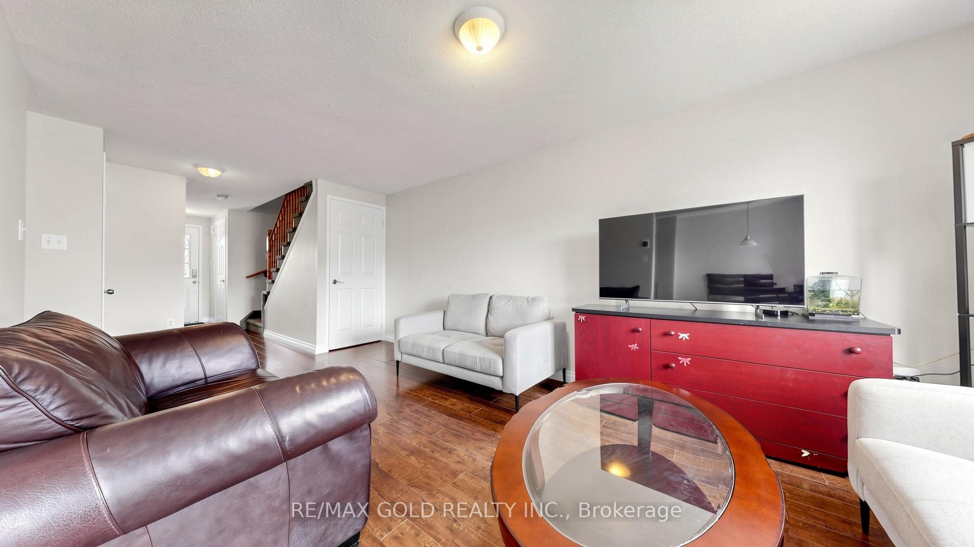 Photo 9 of 29 Srigley Street, Barrie, Holly — HOMEH