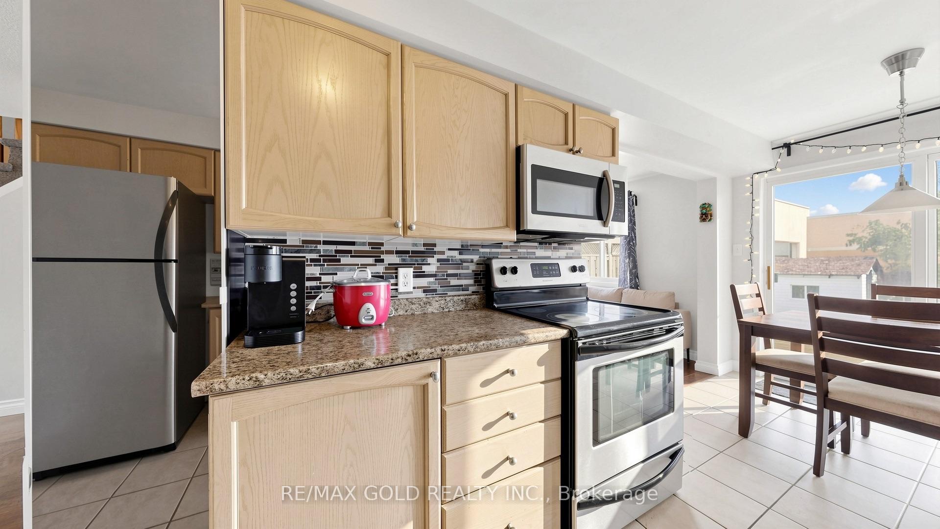 Photo 16 of 29 Srigley Street, Barrie, Holly — HOMEH