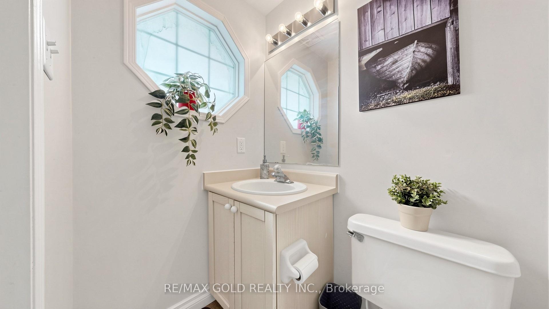 Photo 20 of 29 Srigley Street, Barrie, Holly — HOMEH