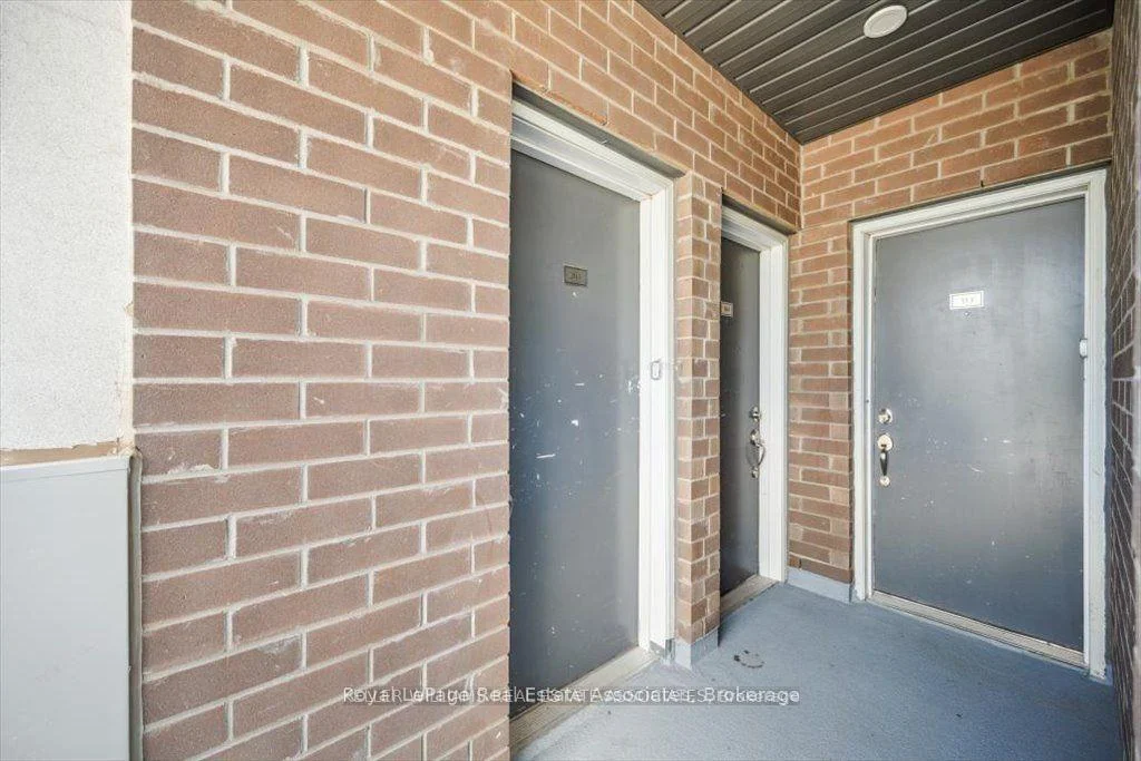 Photo 4 of Unit 204, 3058 Sixth Line, Oakville, Glenorchy — HOMEH